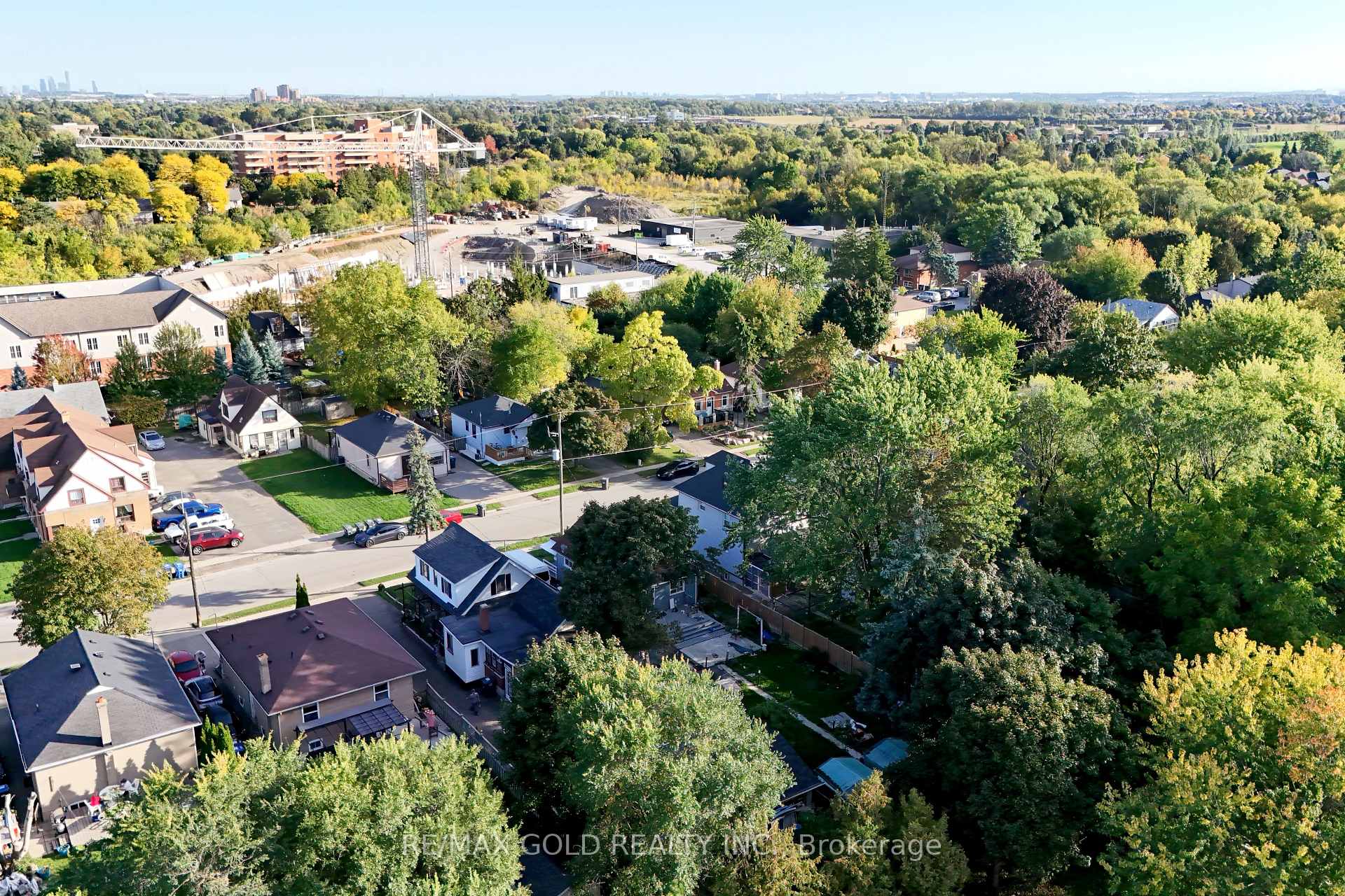 Photo 33 of 28 Royce Avenue, Brampton, Northwest Brampton — HOMEH