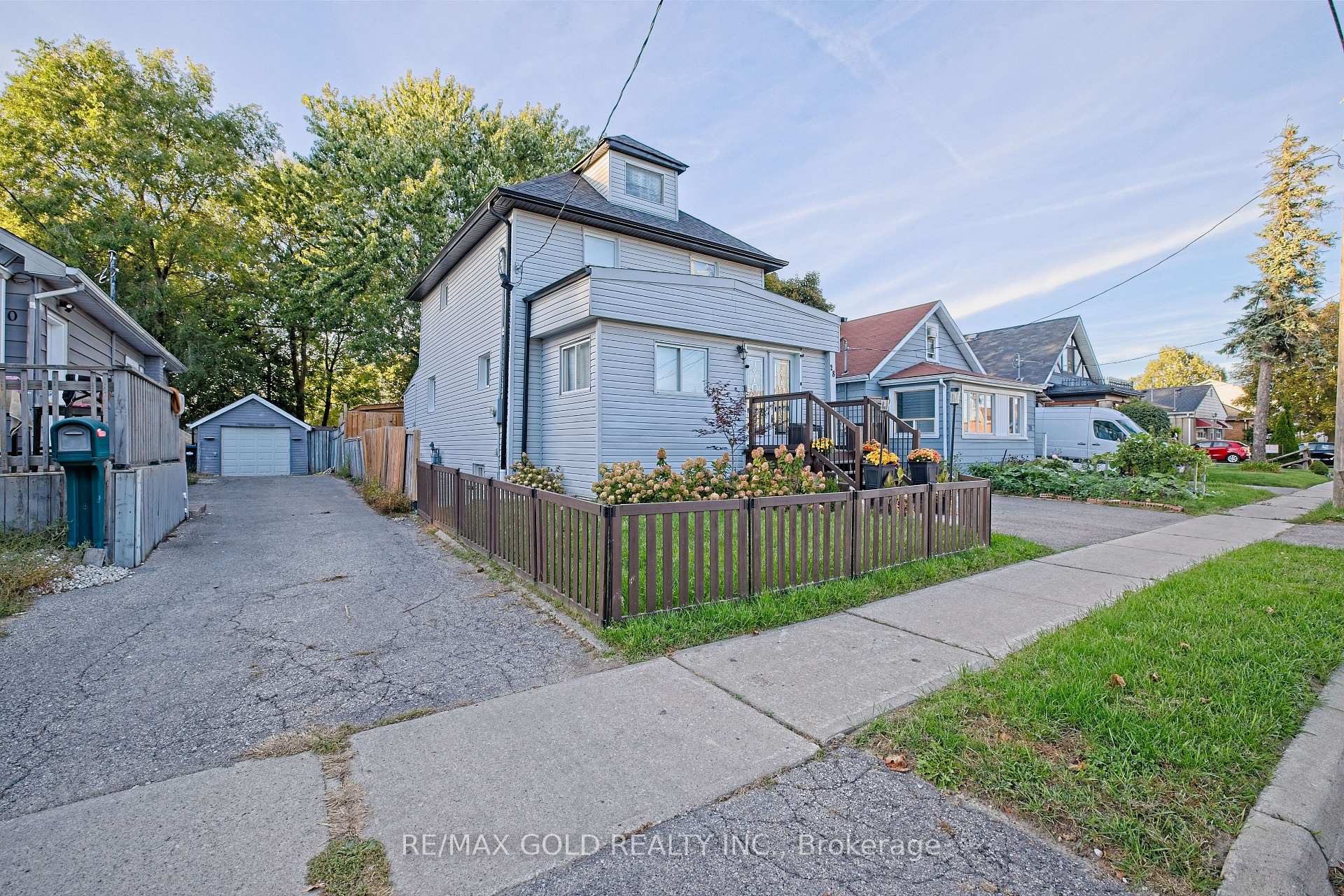 Photo 39 of 28 Royce Avenue, Brampton, Northwest Brampton — HOMEH