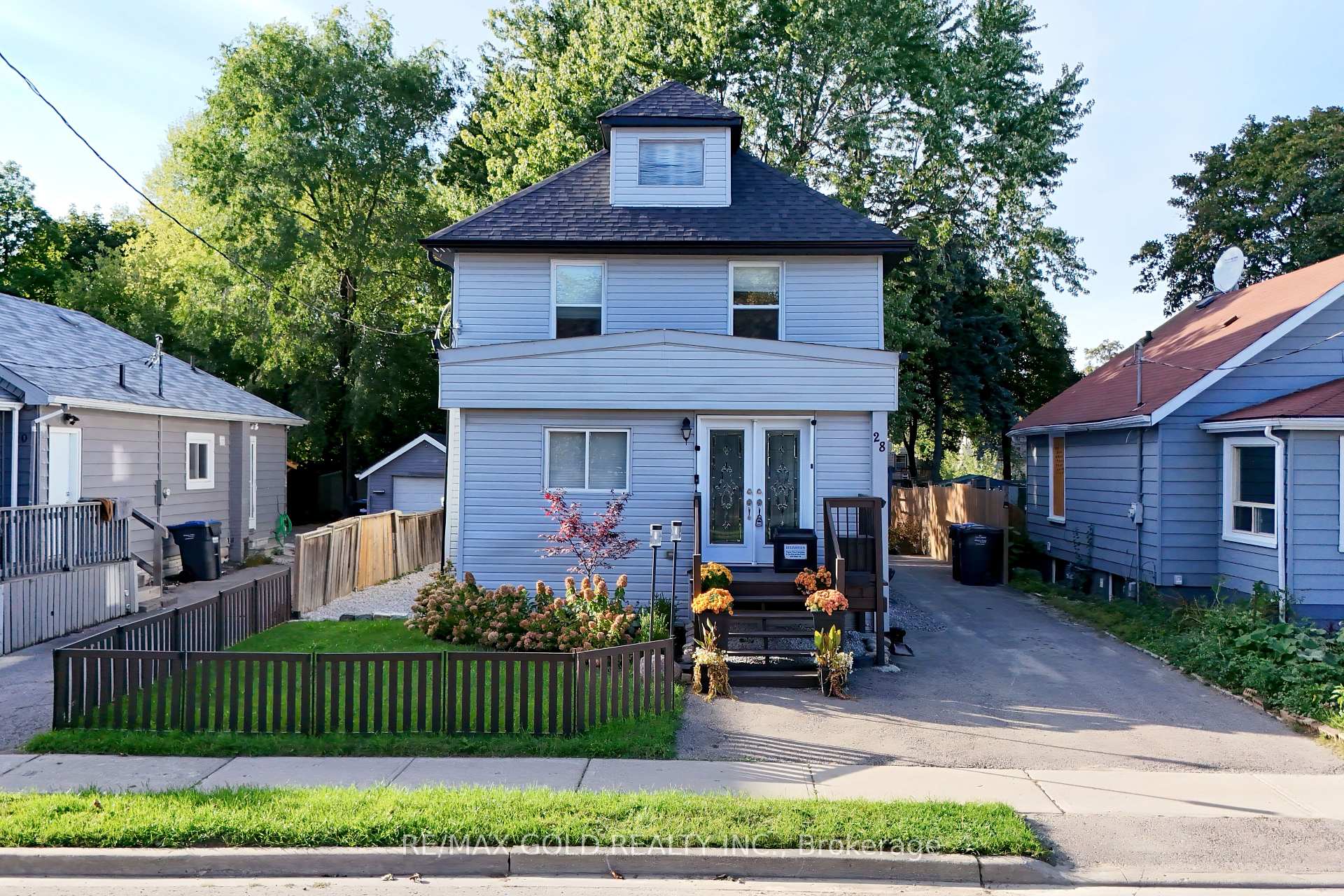 Photo 42 of 28 Royce Avenue, Brampton, Northwest Brampton — HOMEH
