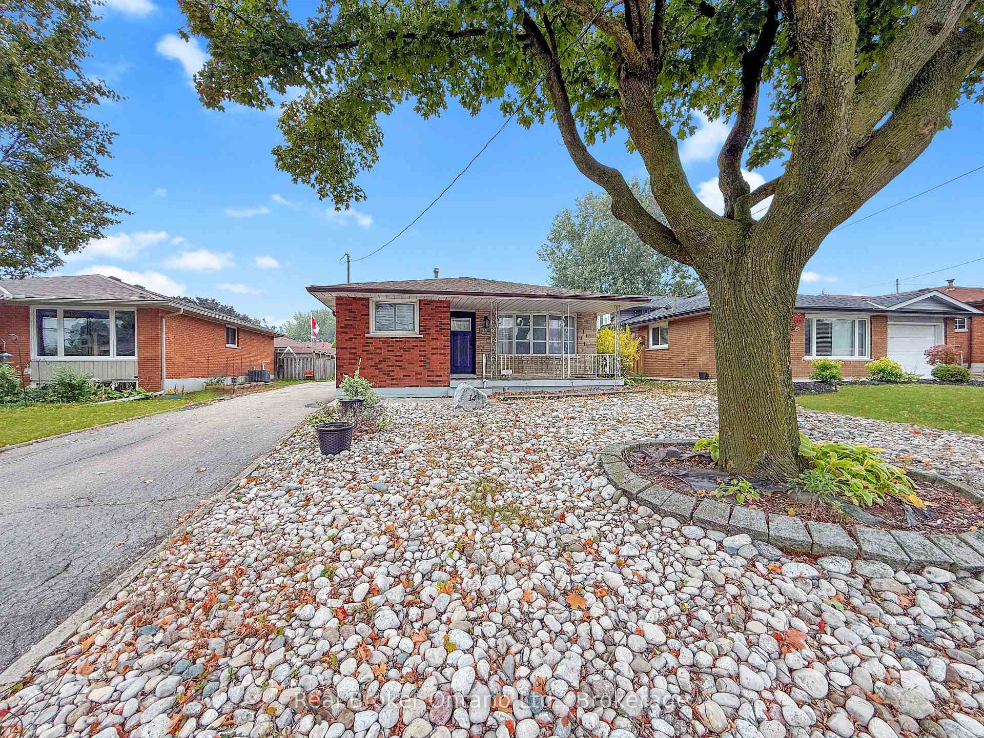 Photo 3 of 14 Anson Avenue, Hamilton, Lisgar — HOMEH