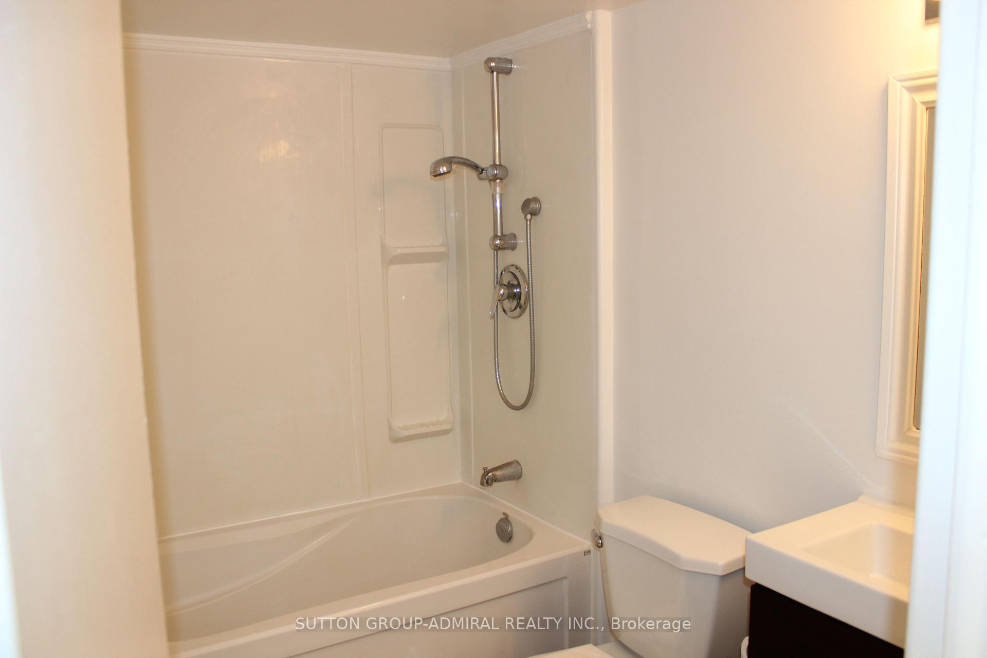Photo 7 of Unit Lower Unit, 63 Aurora Heights Drive, Aurora, Aurora Heights — HOMEH