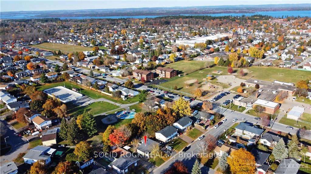 Photo 4 of 189 Allan Drive, Arnprior — HOMEH