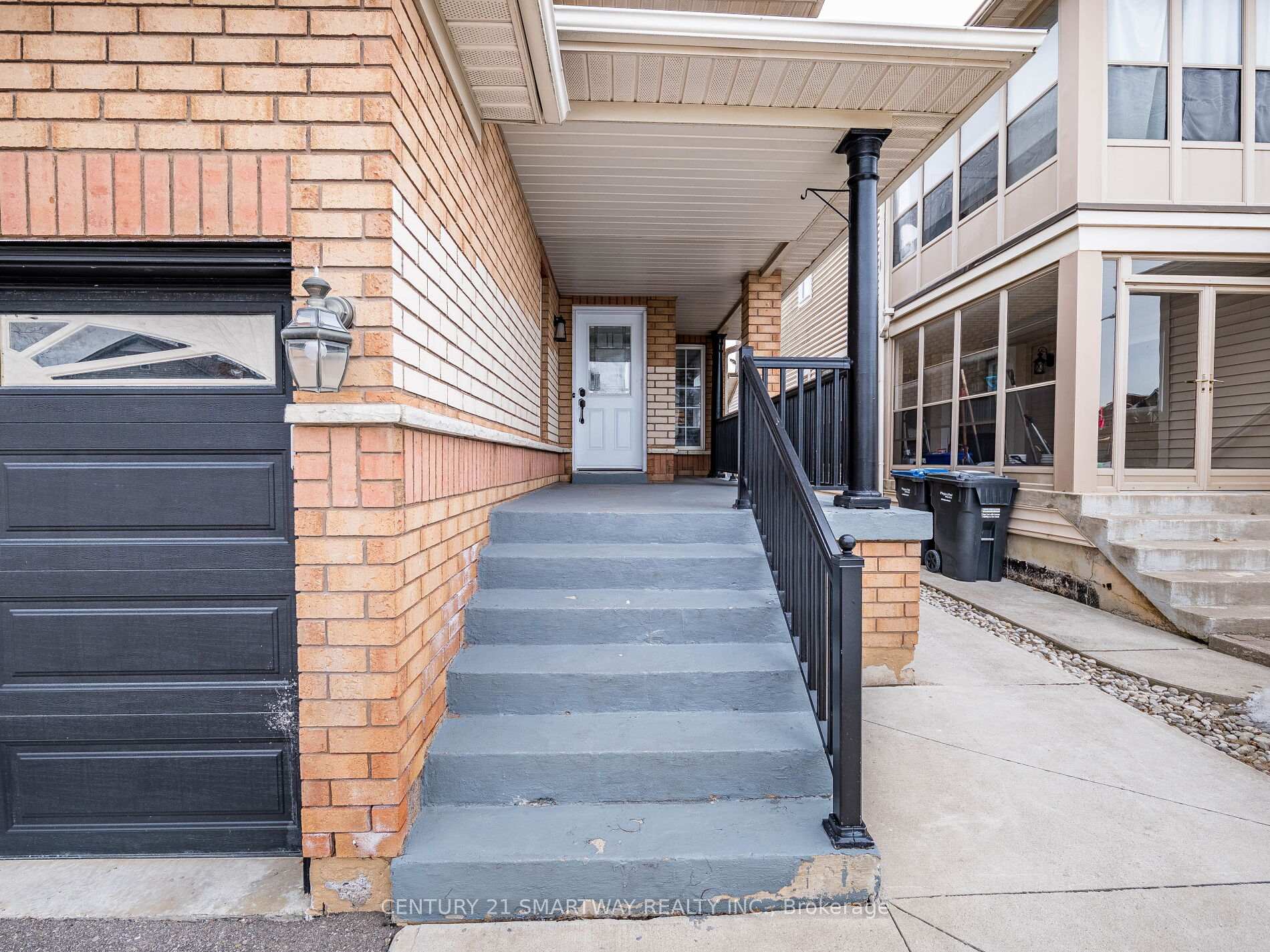 Photo 3 of 124 Porchlight Road, Brampton, Fletcher's Creek Village — HOMEH