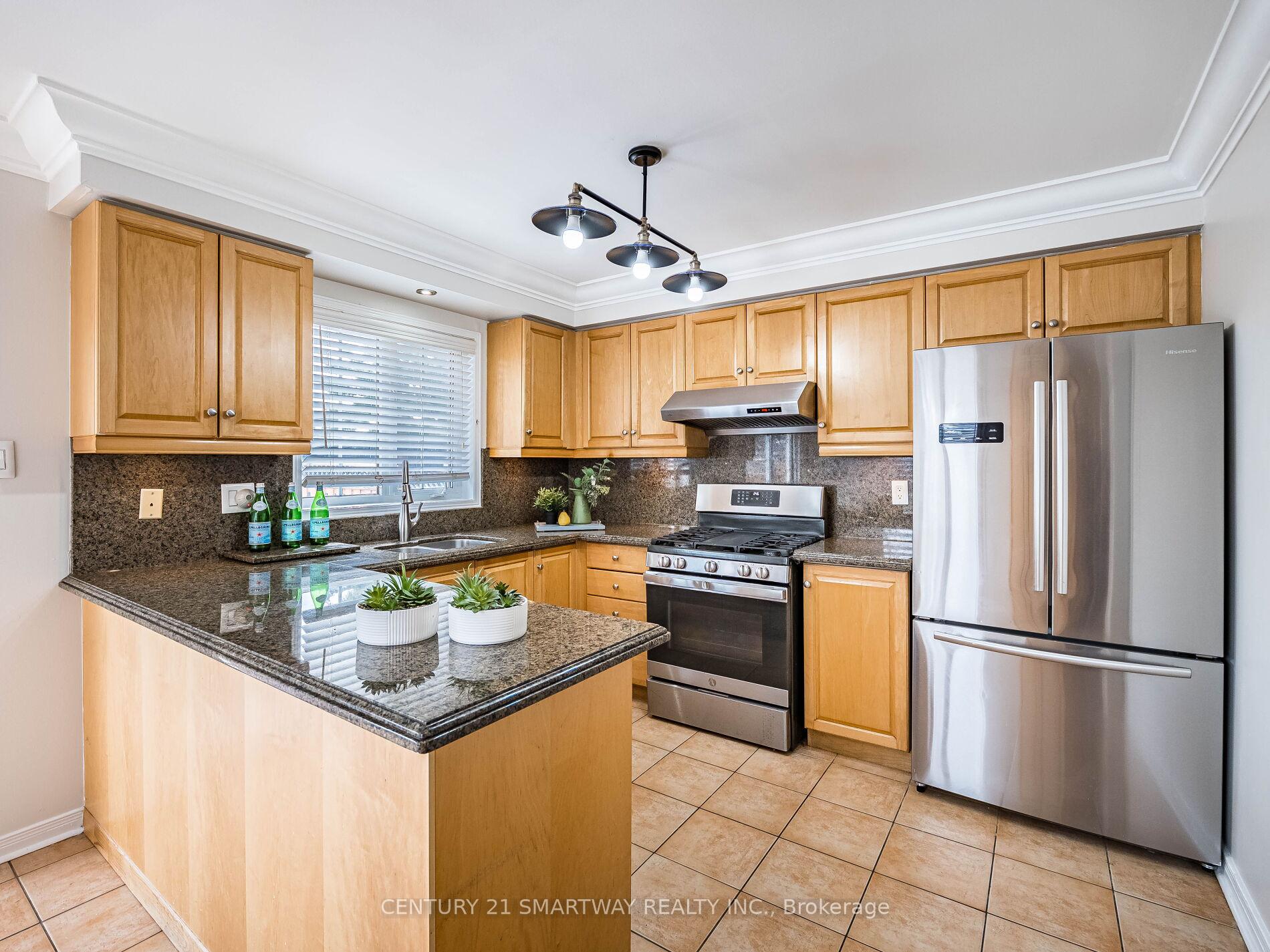 Photo 14 of 124 Porchlight Road, Brampton, Fletcher's Creek Village — HOMEH