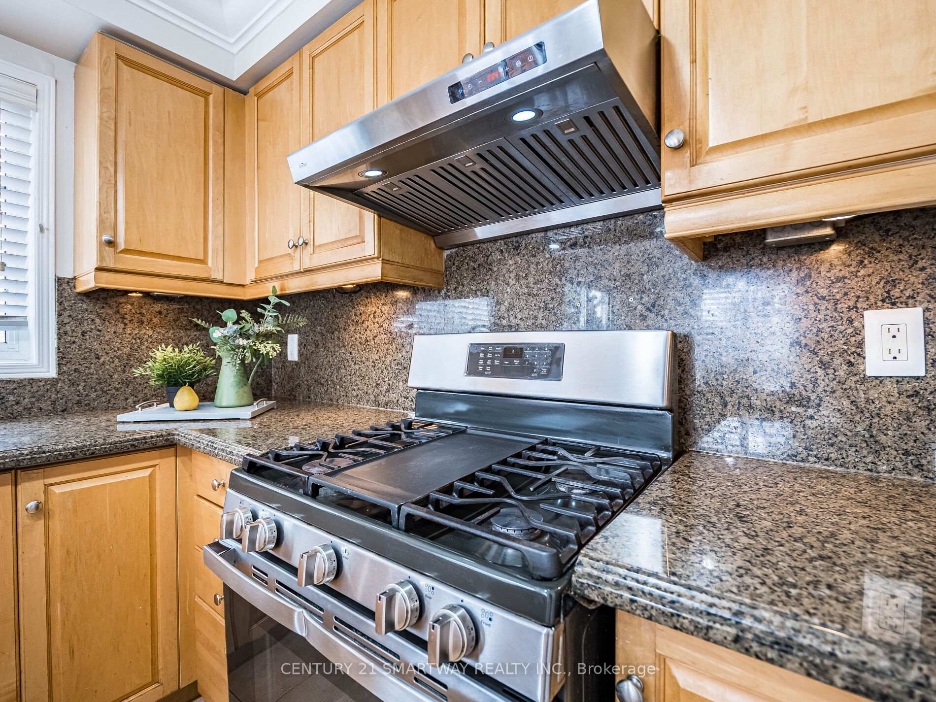 Photo 18 of 124 Porchlight Road, Brampton, Fletcher's Creek Village — HOMEH