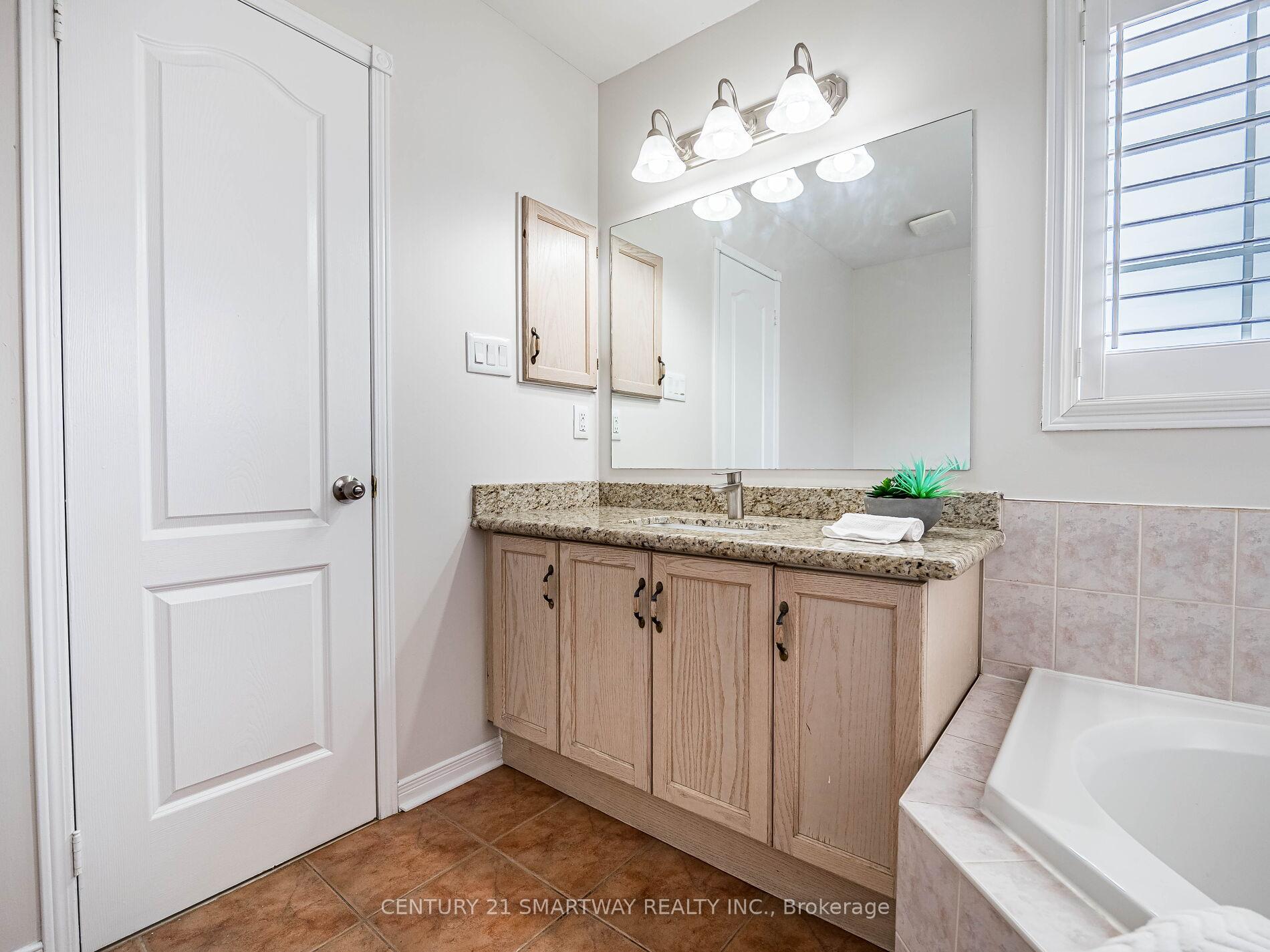 Photo 27 of 124 Porchlight Road, Brampton, Fletcher's Creek Village — HOMEH
