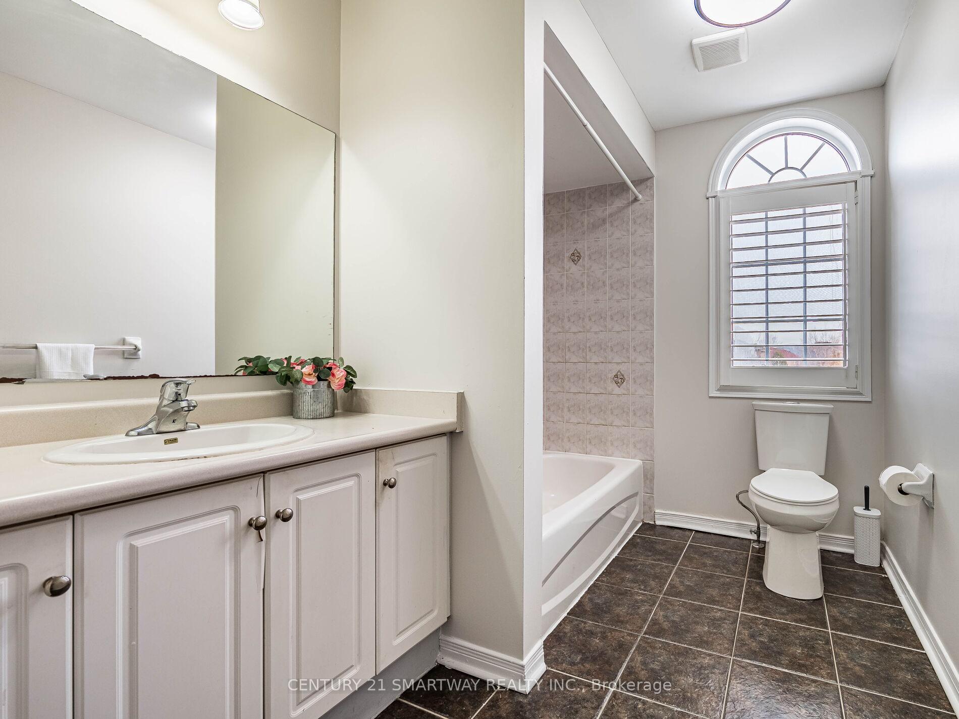 Photo 33 of 124 Porchlight Road, Brampton, Fletcher's Creek Village — HOMEH