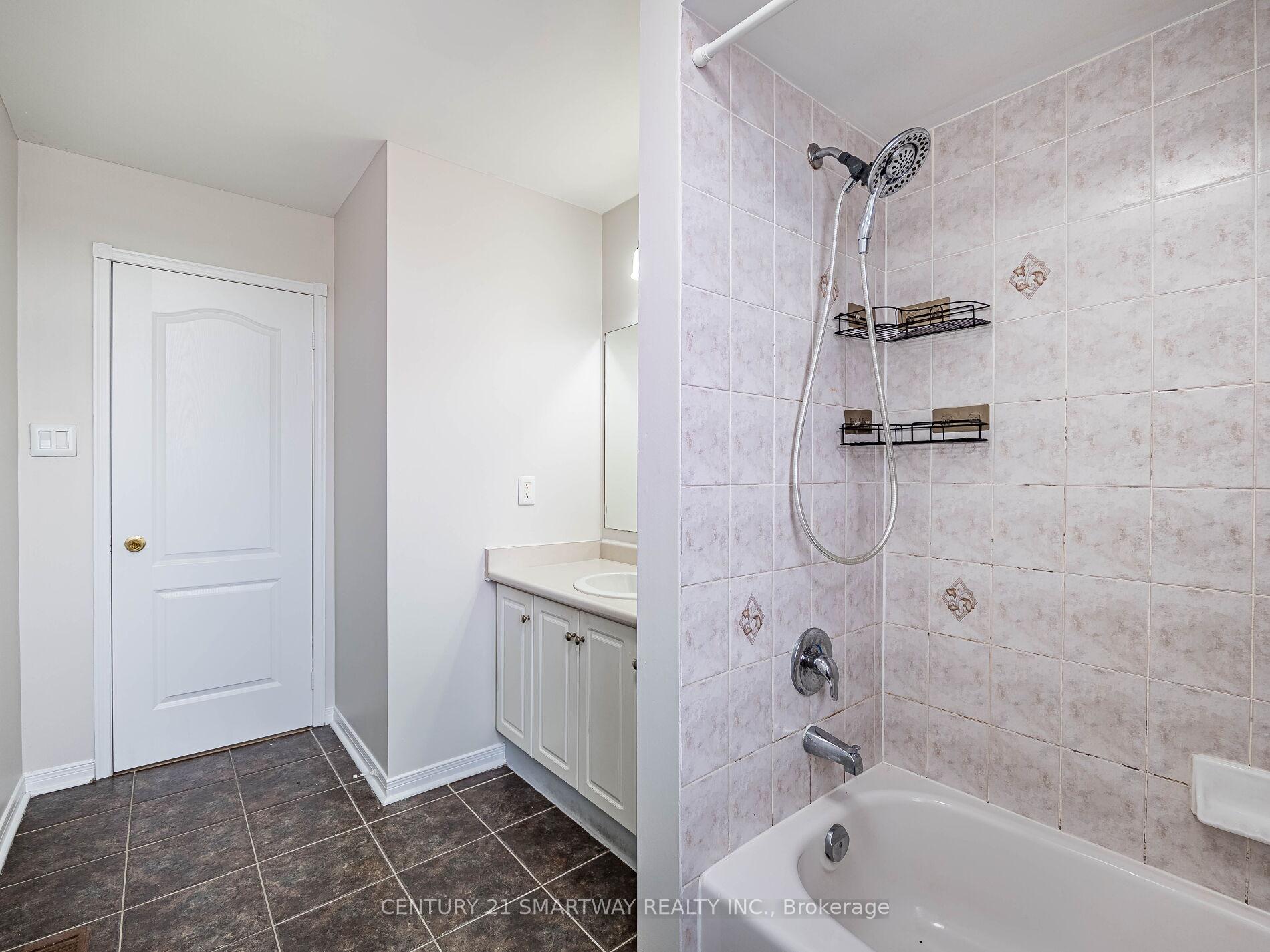 Photo 34 of 124 Porchlight Road, Brampton, Fletcher's Creek Village — HOMEH