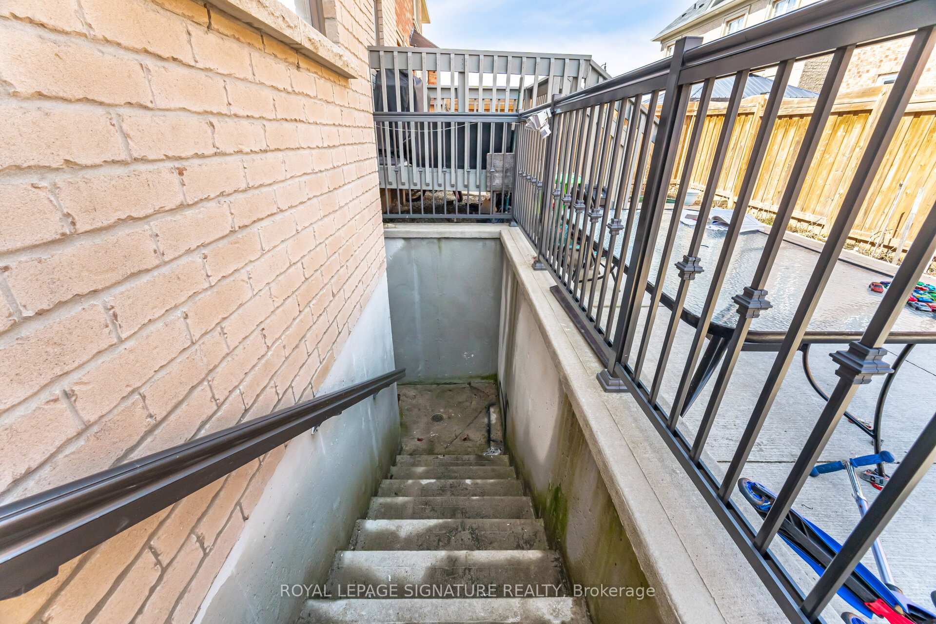 Photo 45 of 481 Brisdale Drive, Brampton, Northwest Brampton — HOMEH