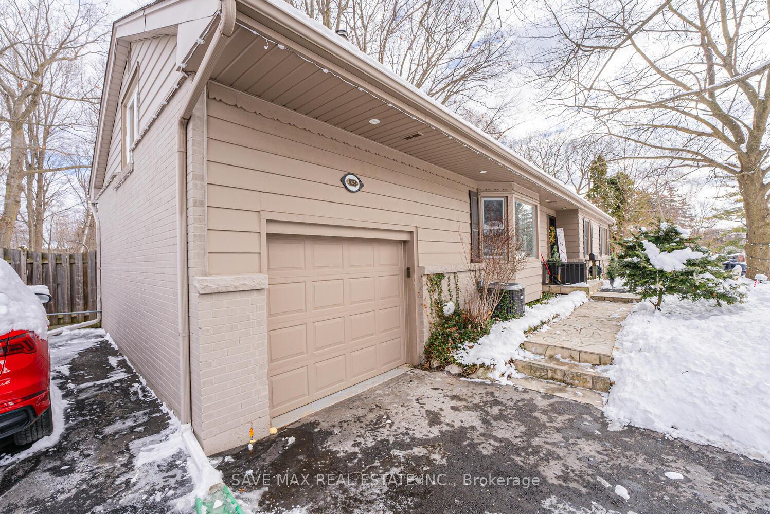 Photo 4 of 335 Goodram Drive S, Burlington, Shoreacres — HOMEH