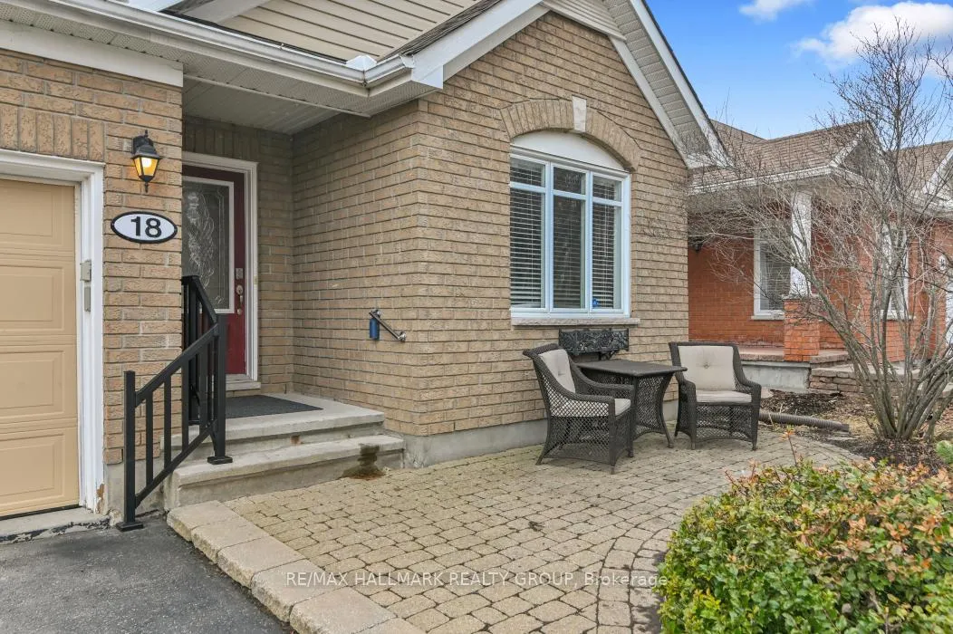 Photo 3 of 18 Spinney Way, Ottawa, Barrhaven - Longfields — HOMEH