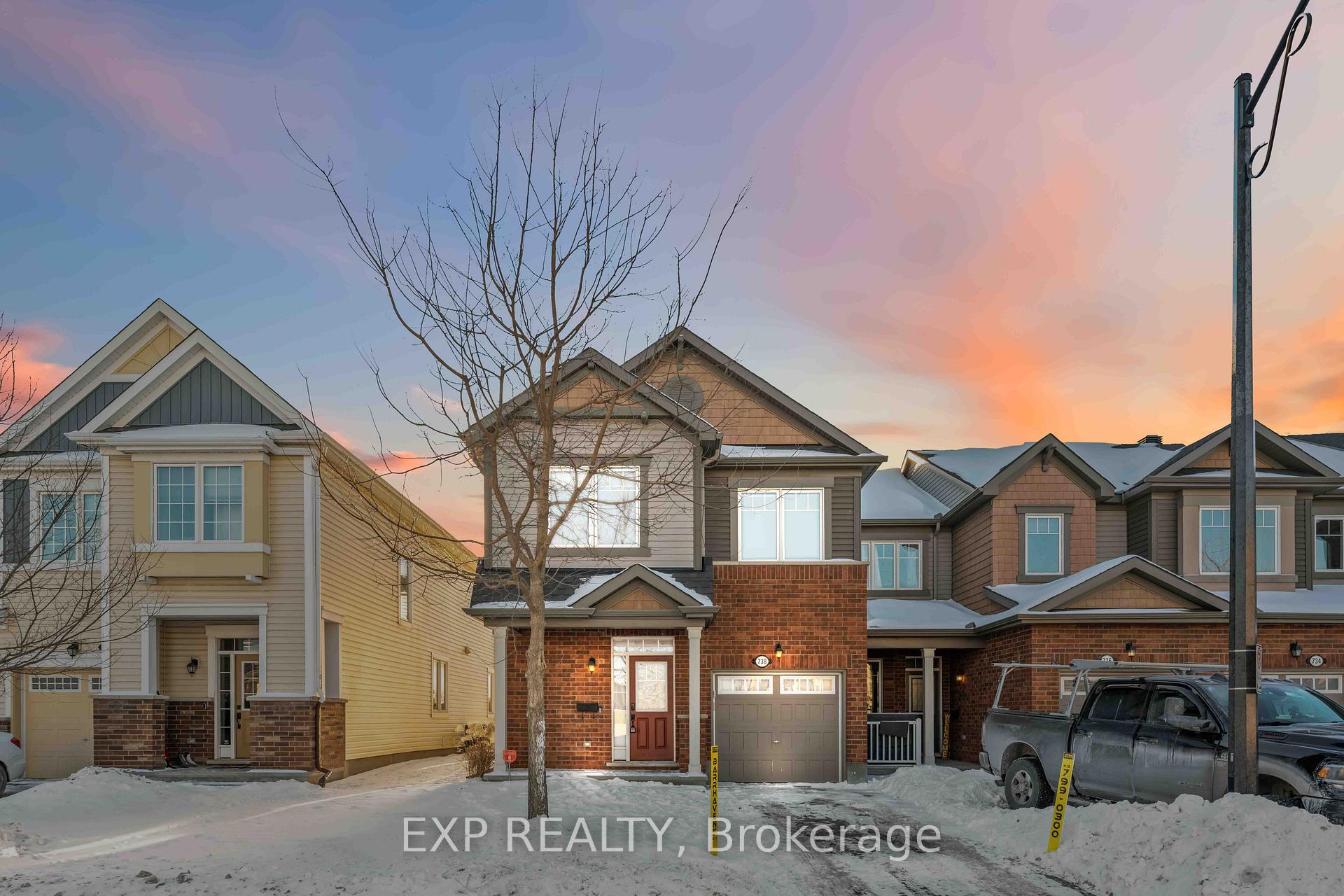 Front of 738 Mayfly Crescent