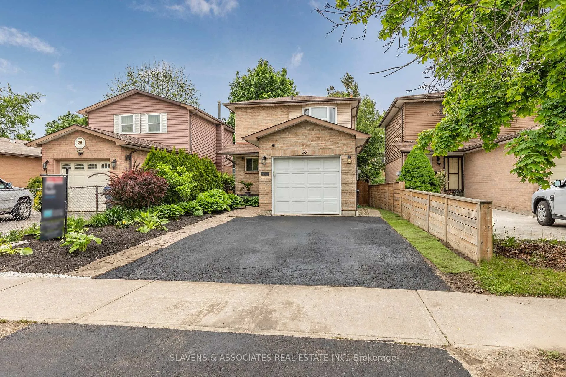 Photo 2 of 37 Vodden Street W, Brampton, Downtown Brampton — HOMEH
