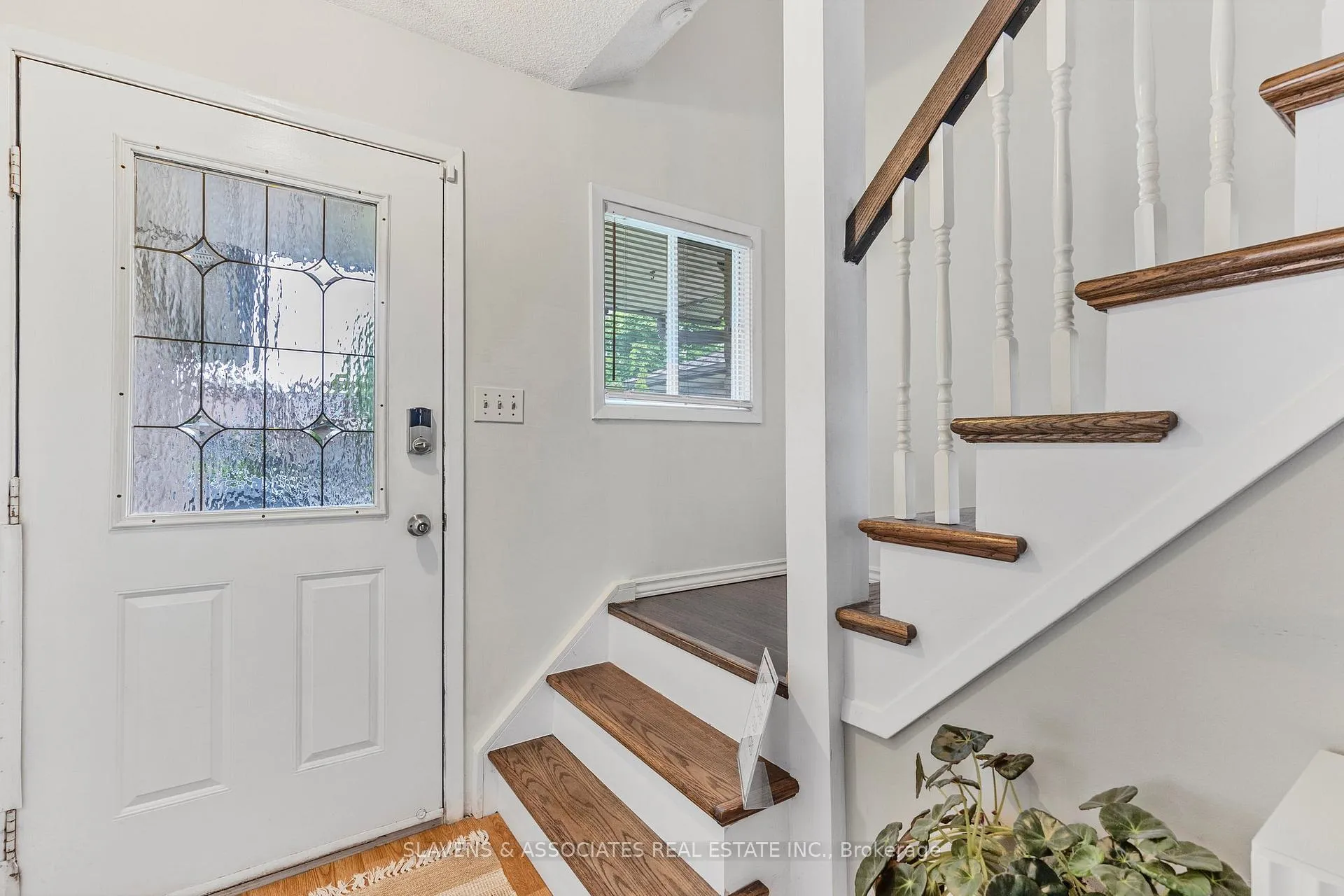 Photo 4 of 37 Vodden Street W, Brampton, Downtown Brampton — HOMEH