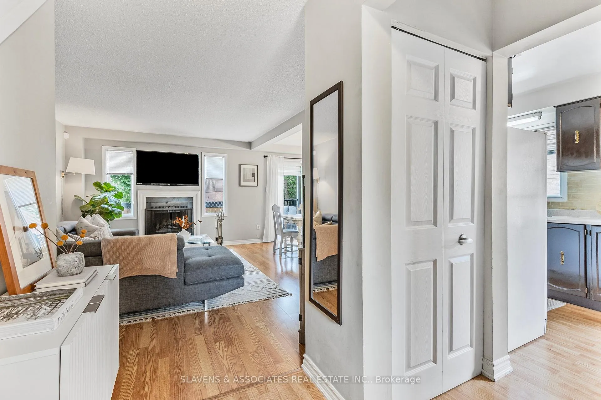 Photo 5 of 37 Vodden Street W, Brampton, Downtown Brampton — HOMEH