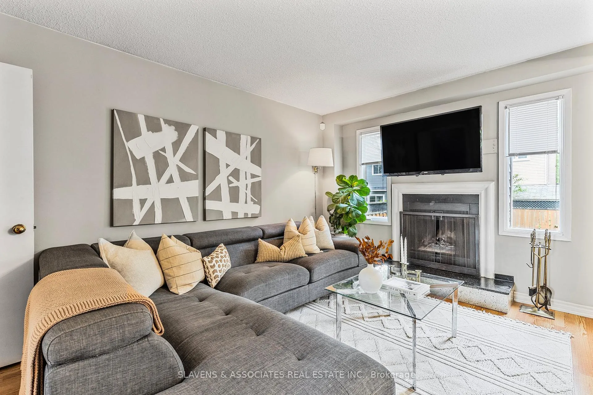 Photo 6 of 37 Vodden Street W, Brampton, Downtown Brampton — HOMEH