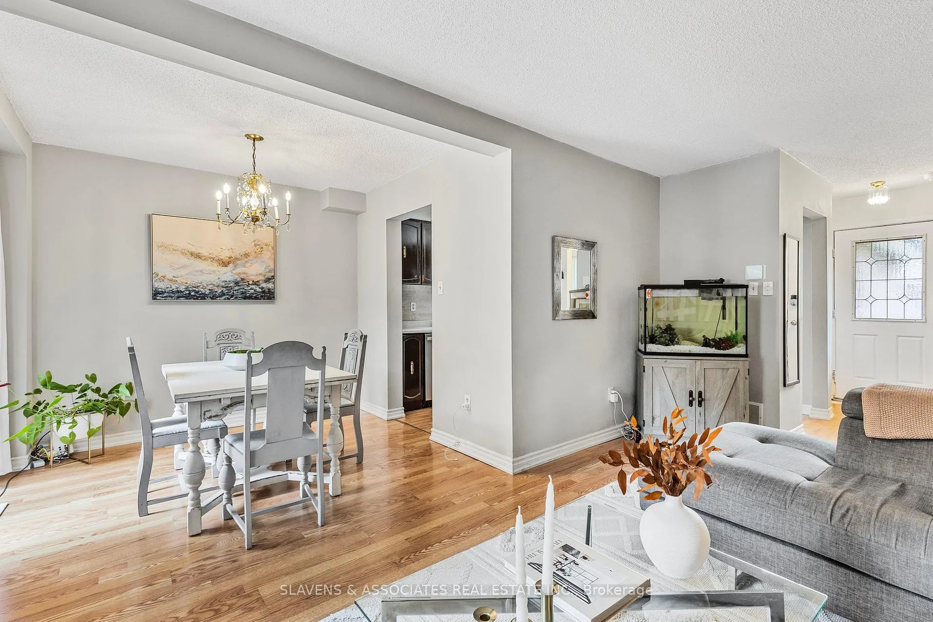 Photo 10 of 37 Vodden Street W, Brampton, Downtown Brampton — HOMEH