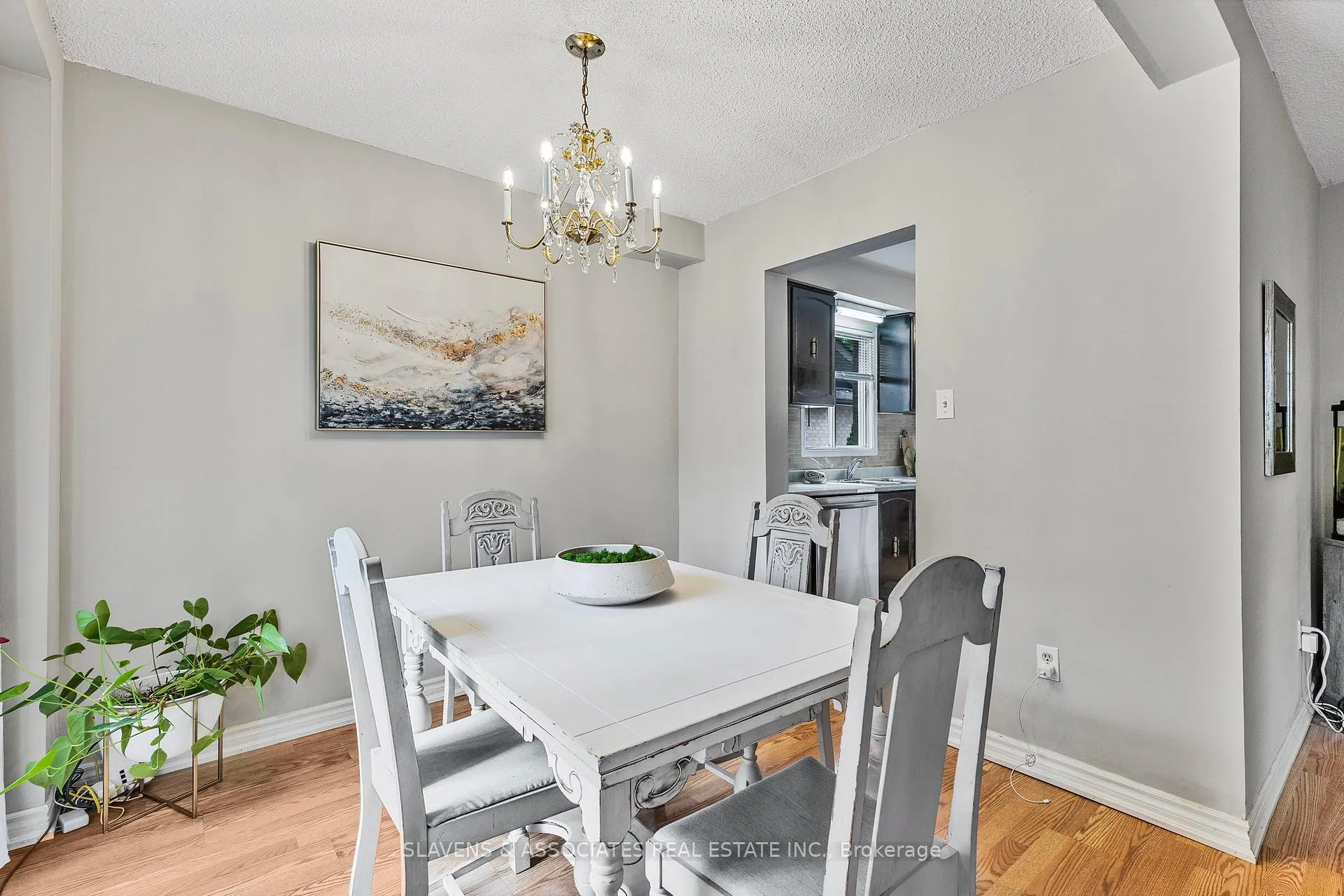 Photo 11 of 37 Vodden Street W, Brampton, Downtown Brampton — HOMEH