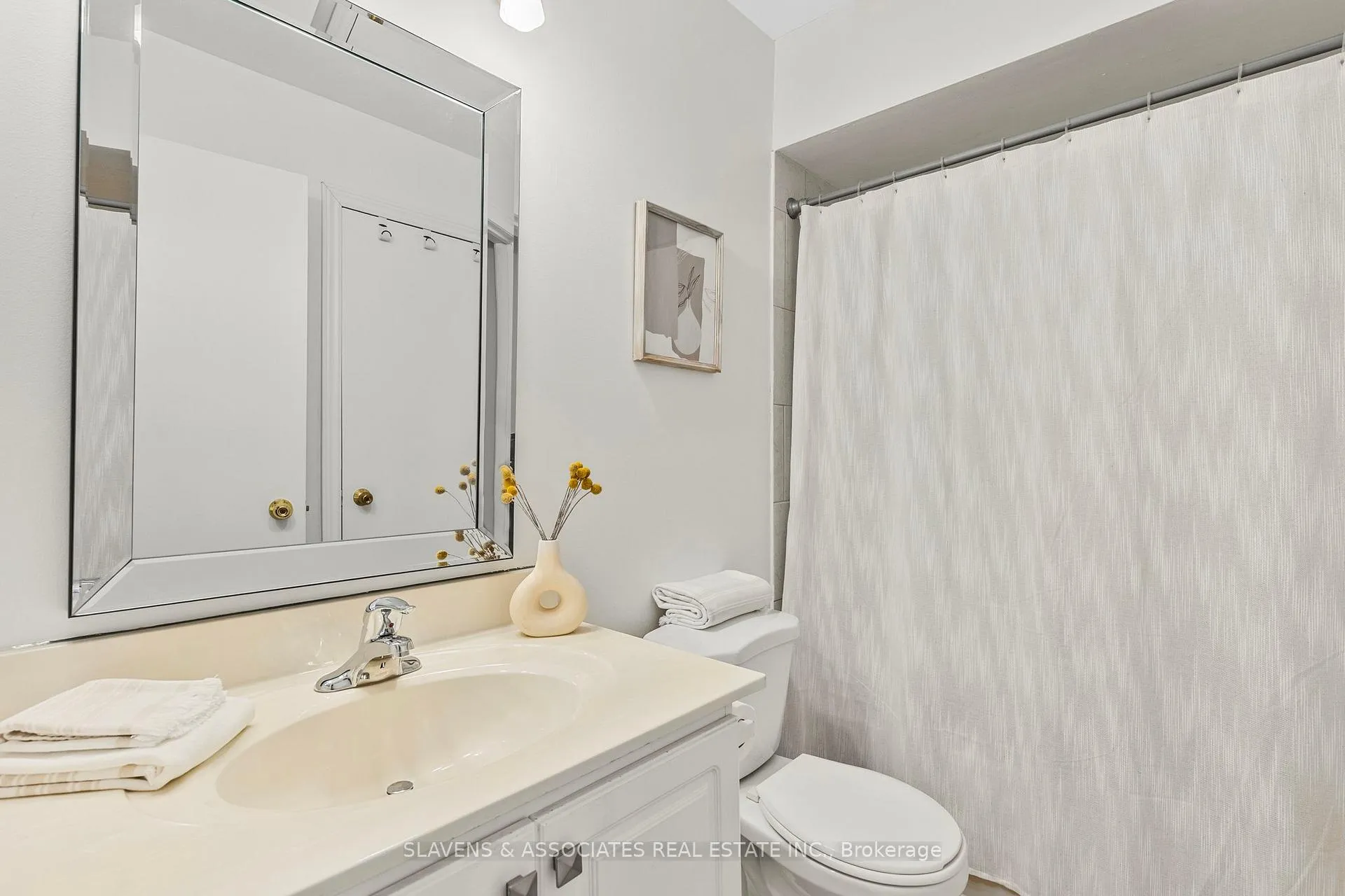 Photo 21 of 37 Vodden Street W, Brampton, Downtown Brampton — HOMEH