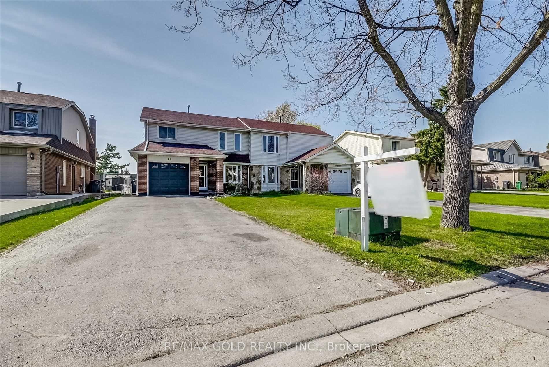 Photo 1 of 32 Lawndale Crescent, Brampton, Westgate — HOMEH