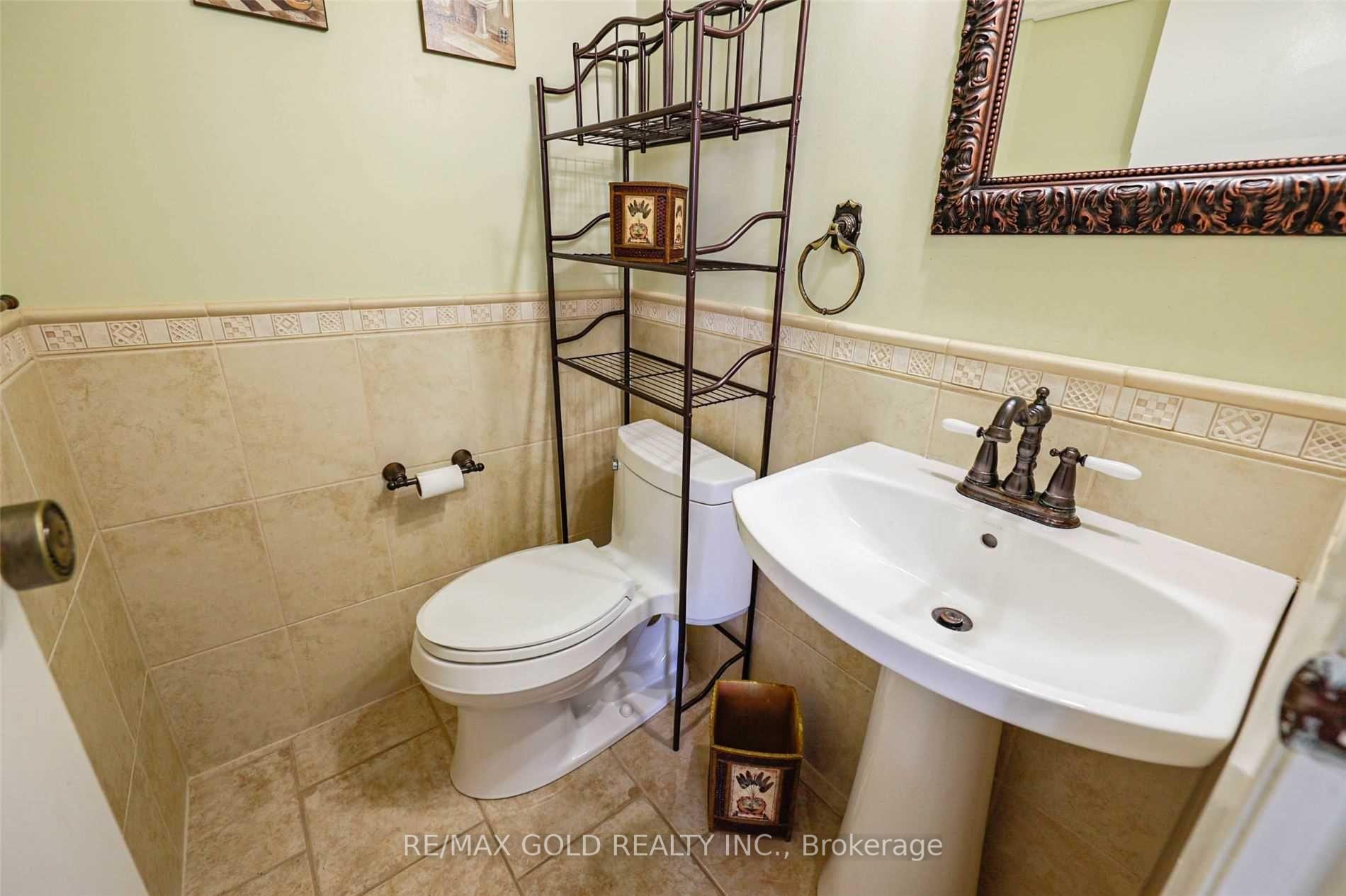 Photo 6 of 32 Lawndale Crescent, Brampton, Westgate — HOMEH