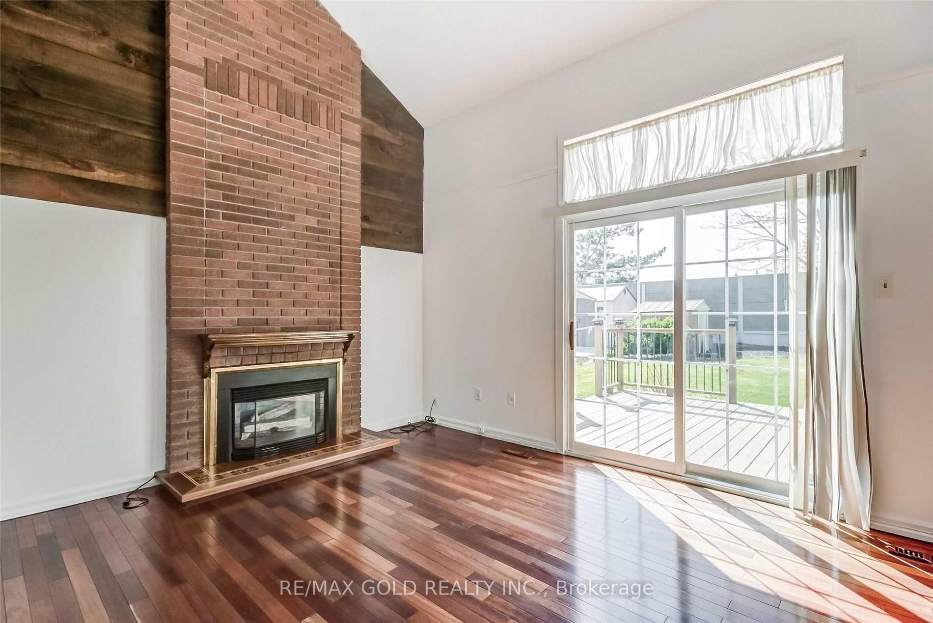 Photo 7 of 32 Lawndale Crescent, Brampton, Westgate — HOMEH
