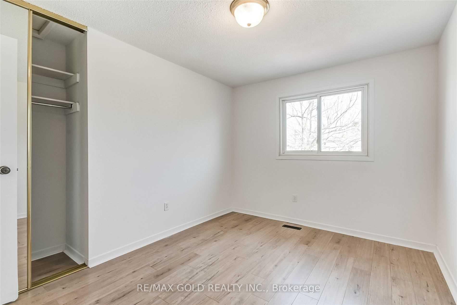Photo 13 of 32 Lawndale Crescent, Brampton, Westgate — HOMEH