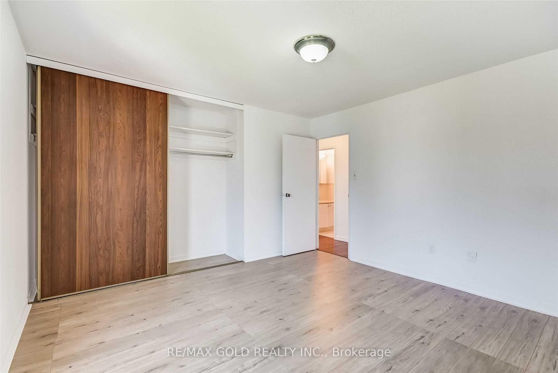 Photo 14 of 32 Lawndale Crescent, Brampton, Westgate — HOMEH