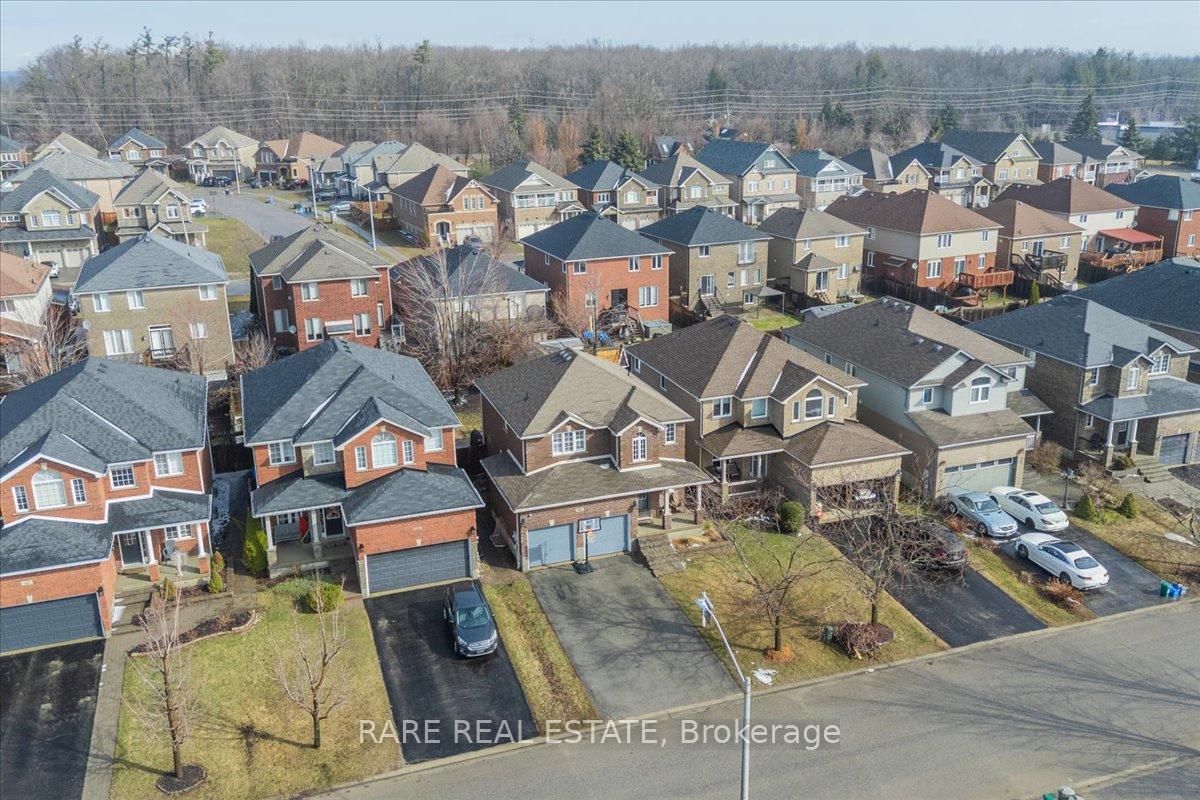 Photo 3 of 46 Sovereign's Gate, Barrie, Innis-Shore — HOMEH