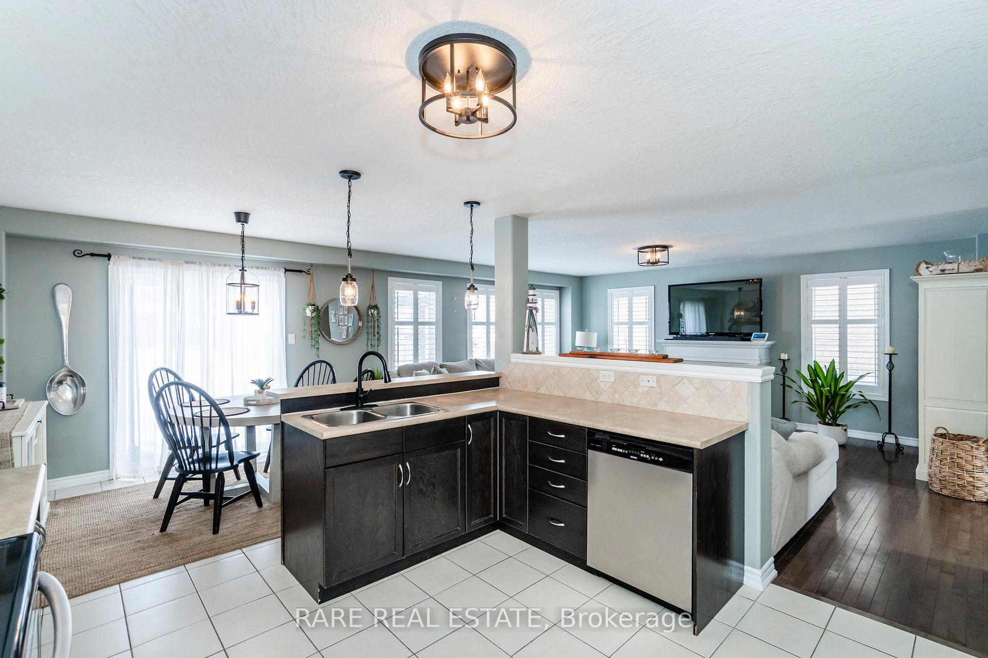 Photo 7 of 46 Sovereign's Gate, Barrie, Innis-Shore — HOMEH