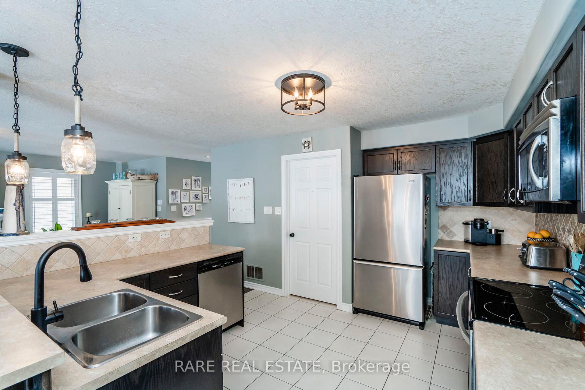 Photo 9 of 46 Sovereign's Gate, Barrie, Innis-Shore — HOMEH