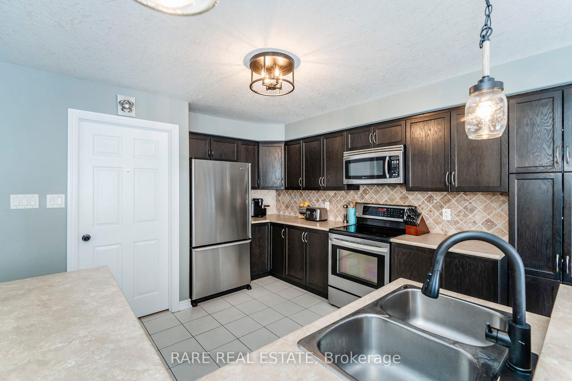 Photo 10 of 46 Sovereign's Gate, Barrie, Innis-Shore — HOMEH