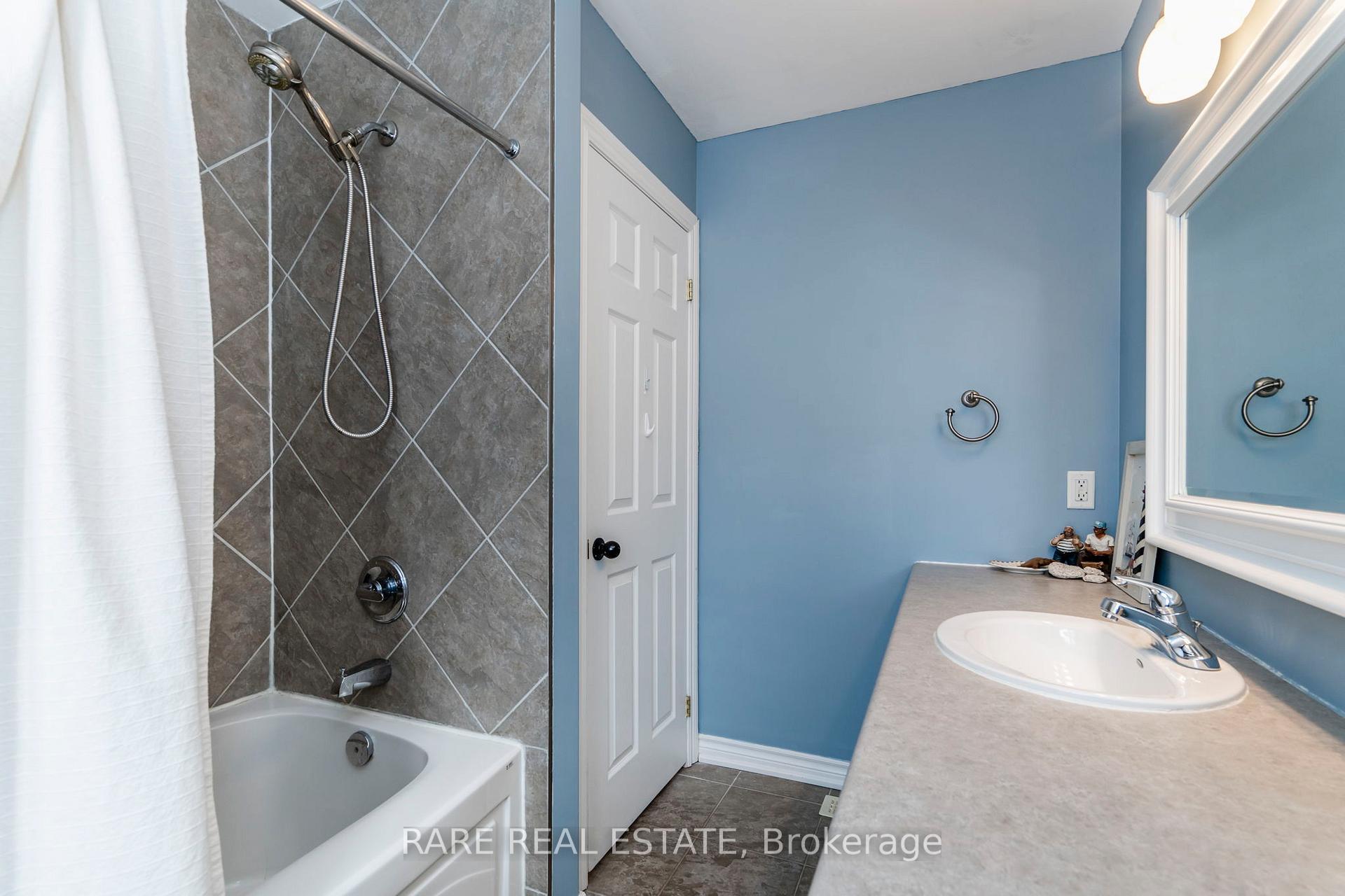 Photo 33 of 46 Sovereign's Gate, Barrie, Innis-Shore — HOMEH