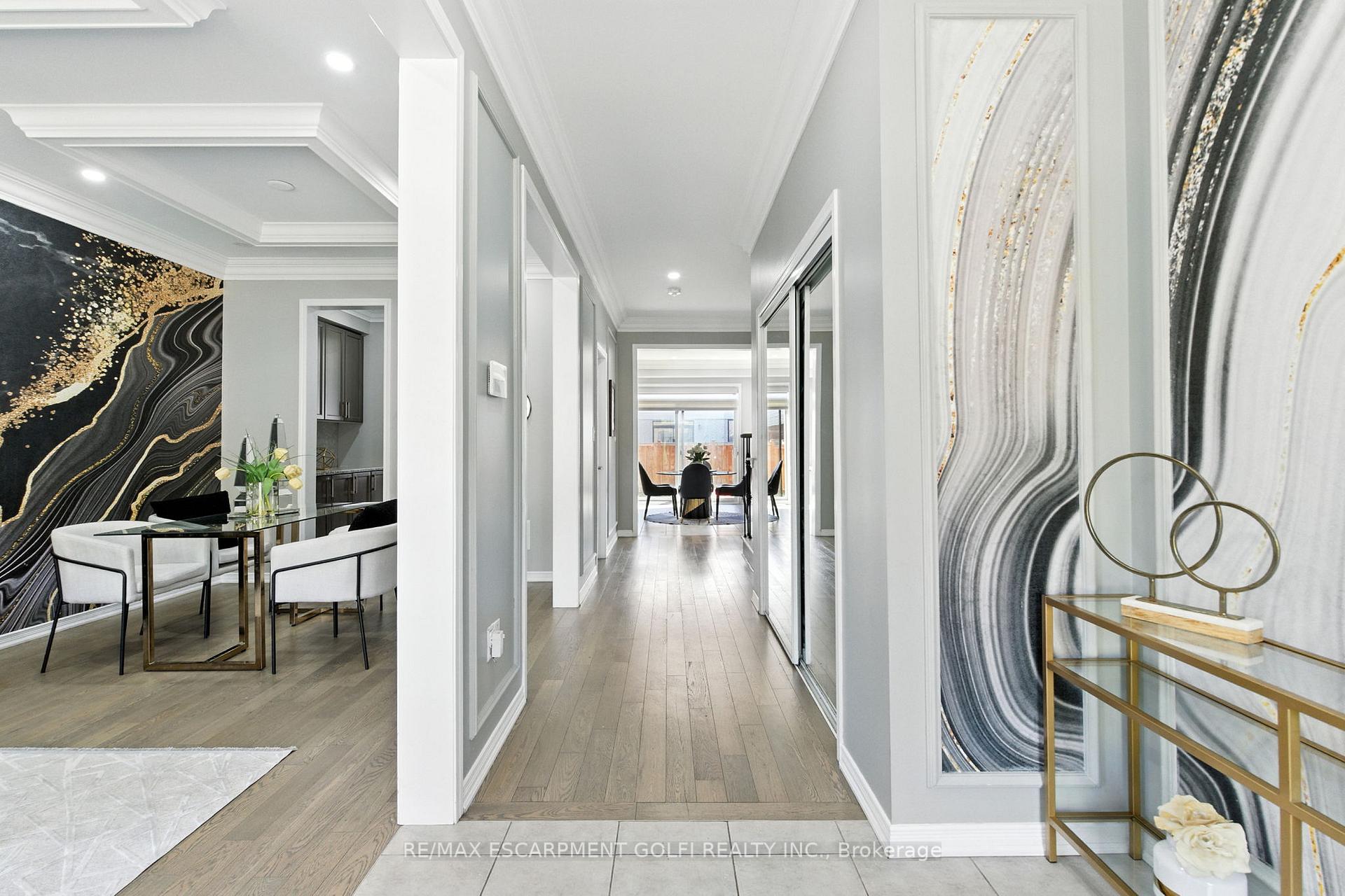 Photo 4 of 126 Cactus Crescent, Hamilton, Stoney Creek Mountain — HOMEH