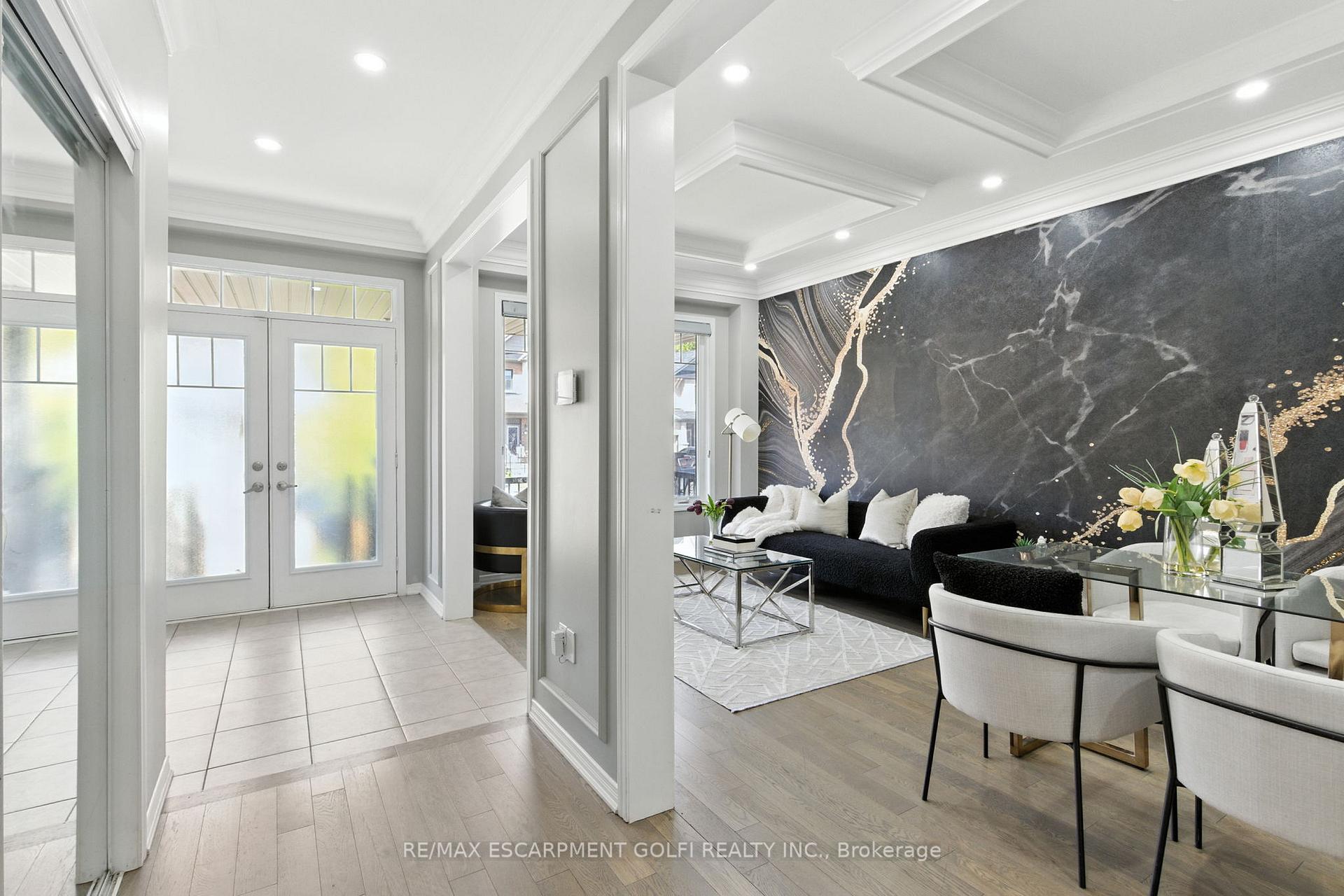 Photo 12 of 126 Cactus Crescent, Hamilton, Stoney Creek Mountain — HOMEH