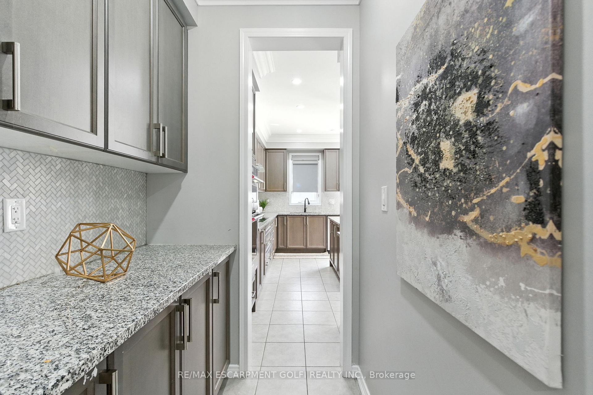 Photo 13 of 126 Cactus Crescent, Hamilton, Stoney Creek Mountain — HOMEH