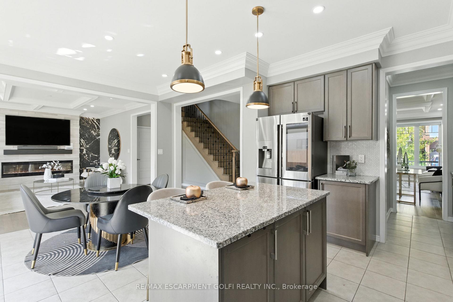 Photo 15 of 126 Cactus Crescent, Hamilton, Stoney Creek Mountain — HOMEH