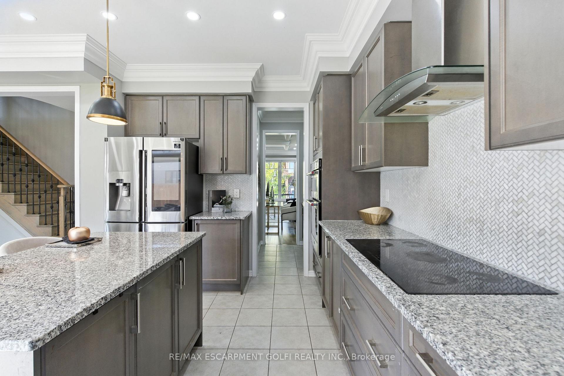 Photo 16 of 126 Cactus Crescent, Hamilton, Stoney Creek Mountain — HOMEH