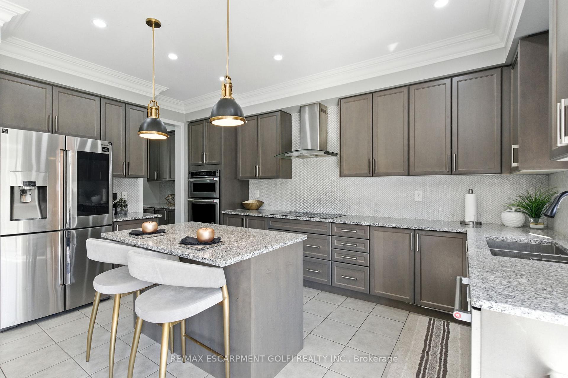 Photo 17 of 126 Cactus Crescent, Hamilton, Stoney Creek Mountain — HOMEH