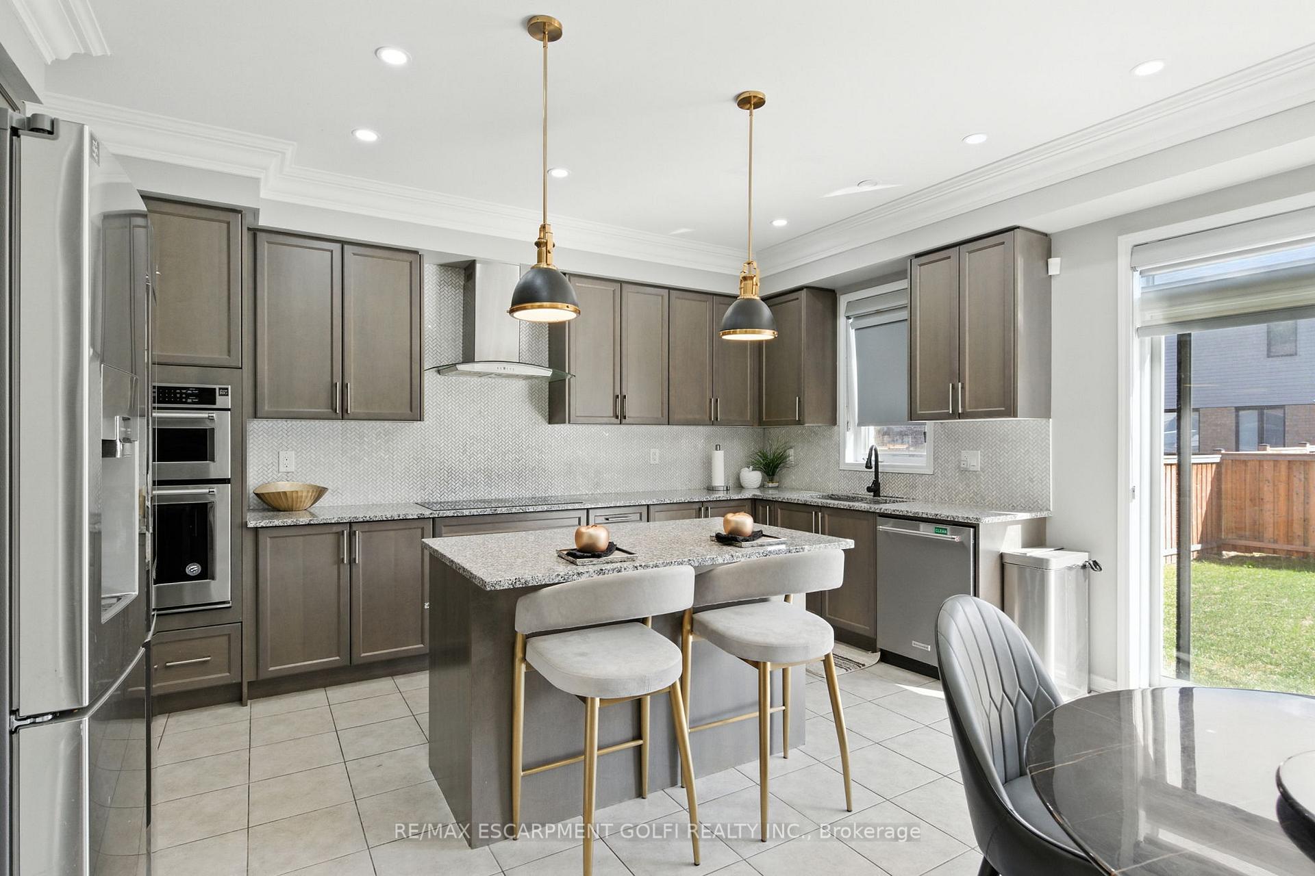 Photo 18 of 126 Cactus Crescent, Hamilton, Stoney Creek Mountain — HOMEH