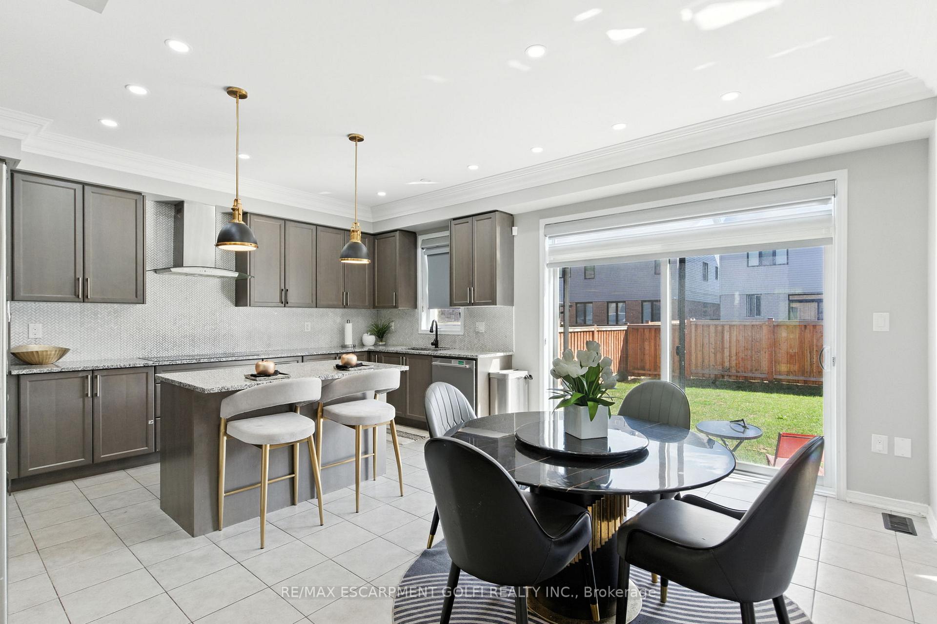Photo 20 of 126 Cactus Crescent, Hamilton, Stoney Creek Mountain — HOMEH