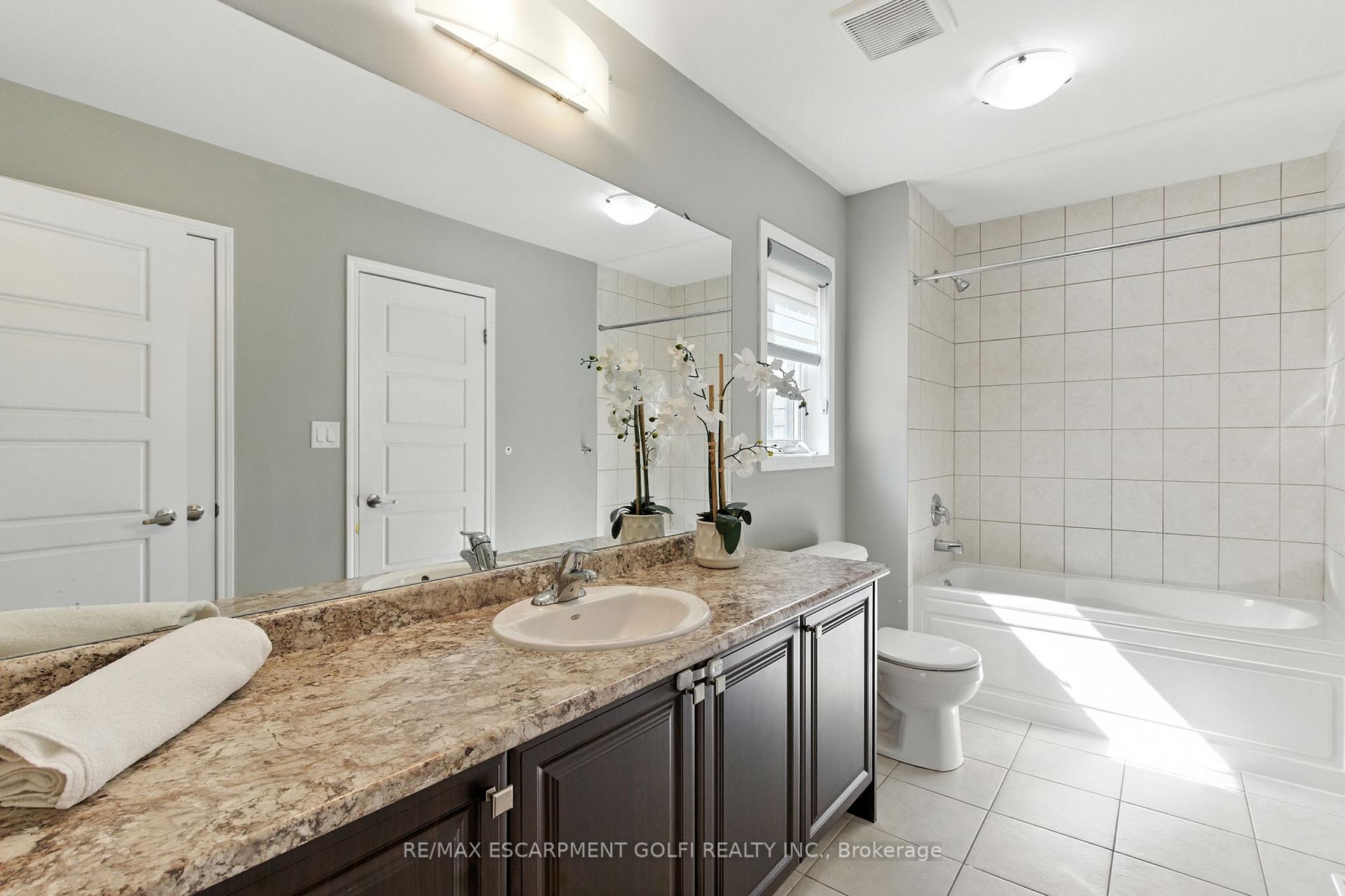 Photo 33 of 126 Cactus Crescent, Hamilton, Stoney Creek Mountain — HOMEH