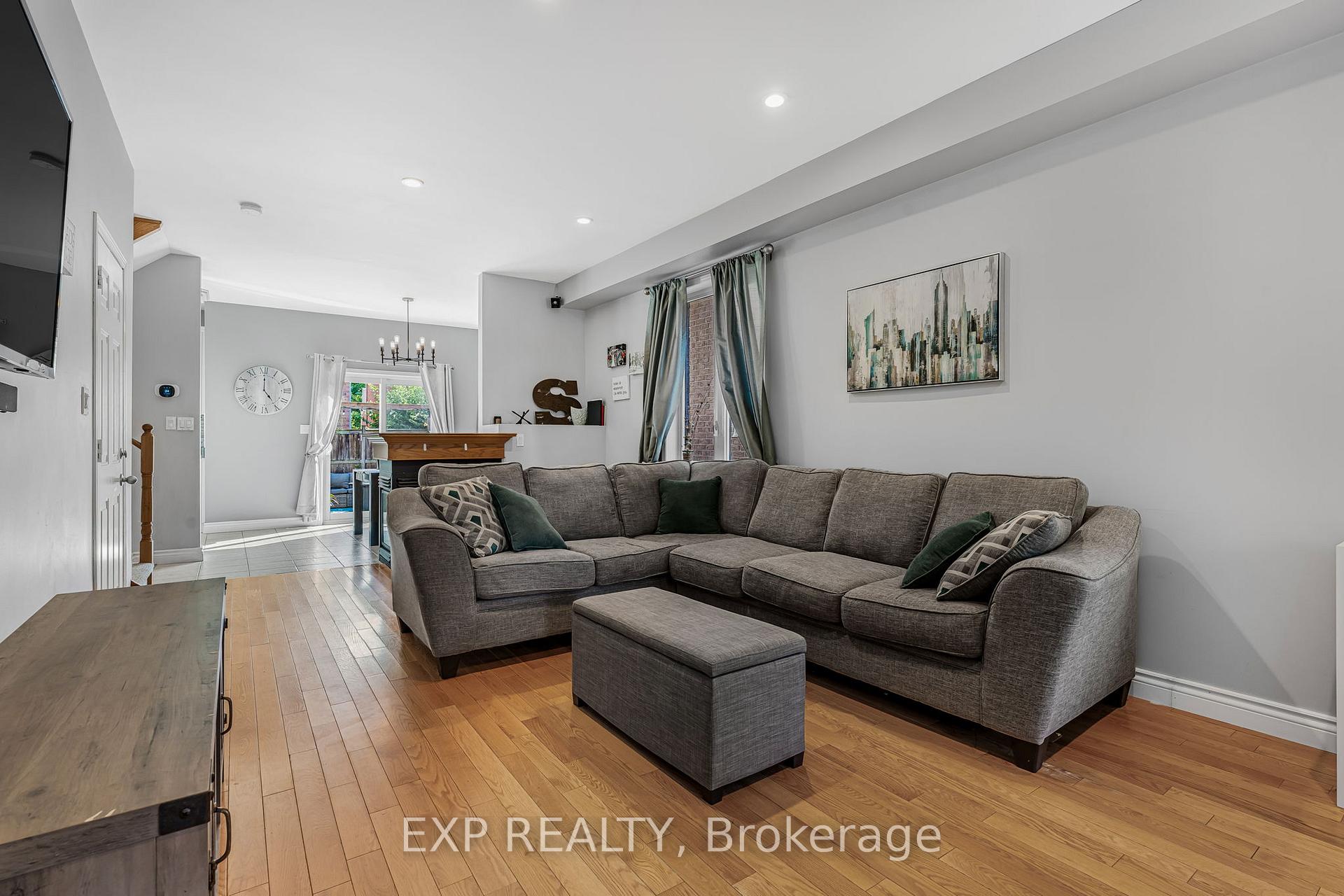 Photo 3 of 117 Glenmeadow Crescent, Hamilton, Winona Park — HOMEH