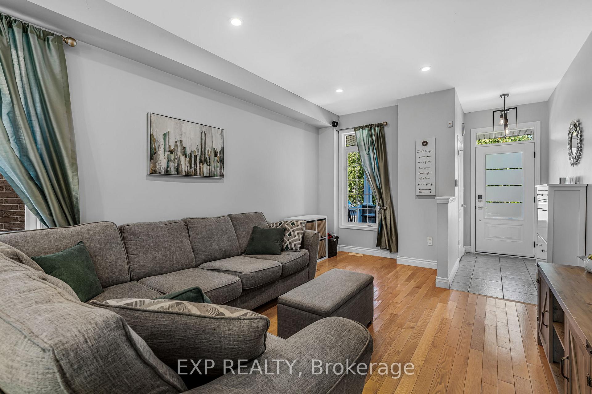 Photo 4 of 117 Glenmeadow Crescent, Hamilton, Winona Park — HOMEH