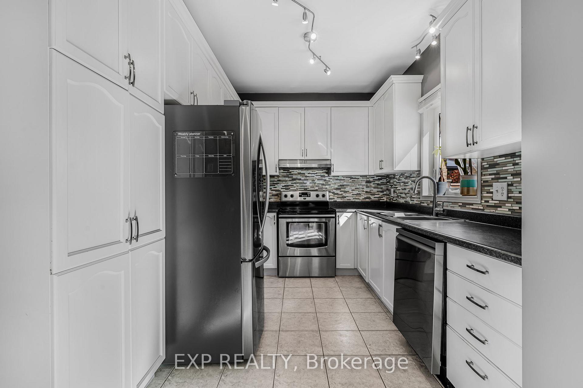 Photo 8 of 117 Glenmeadow Crescent, Hamilton, Winona Park — HOMEH