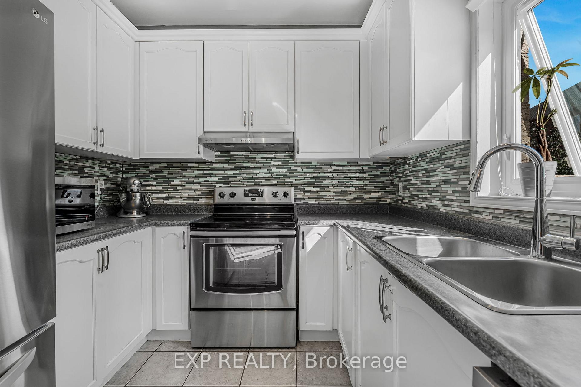 Photo 9 of 117 Glenmeadow Crescent, Hamilton, Winona Park — HOMEH