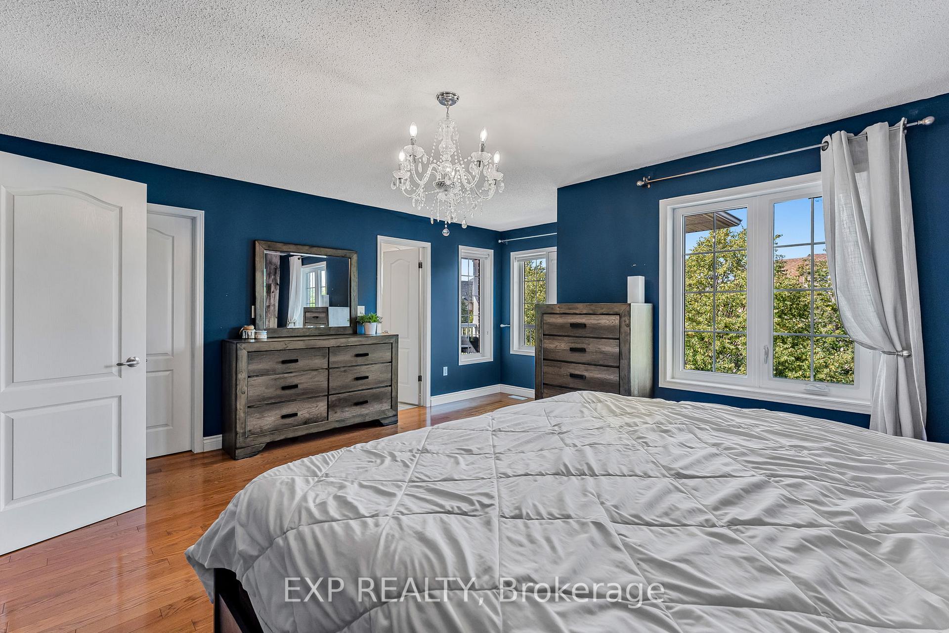 Photo 12 of 117 Glenmeadow Crescent, Hamilton, Winona Park — HOMEH