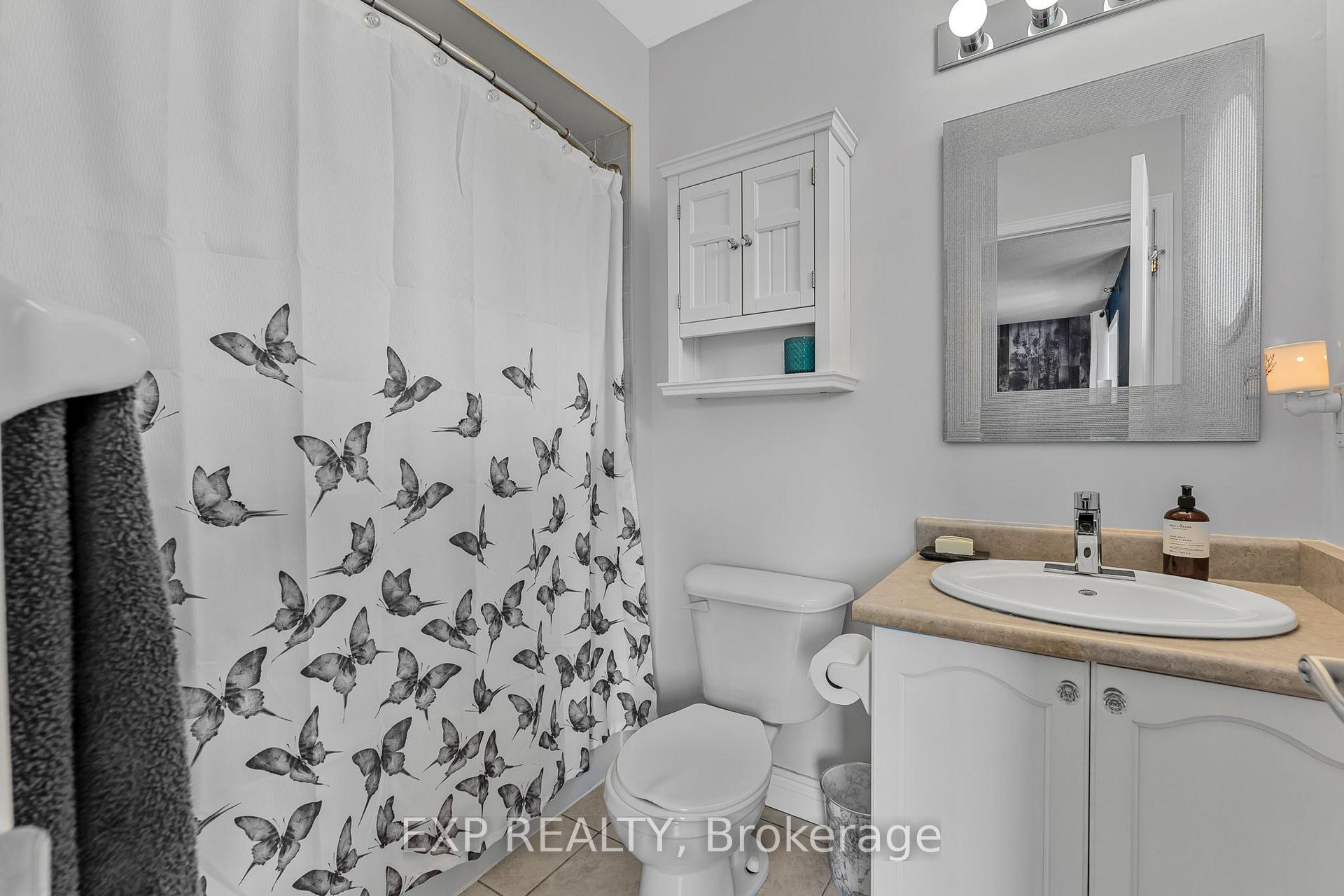 Photo 15 of 117 Glenmeadow Crescent, Hamilton, Winona Park — HOMEH