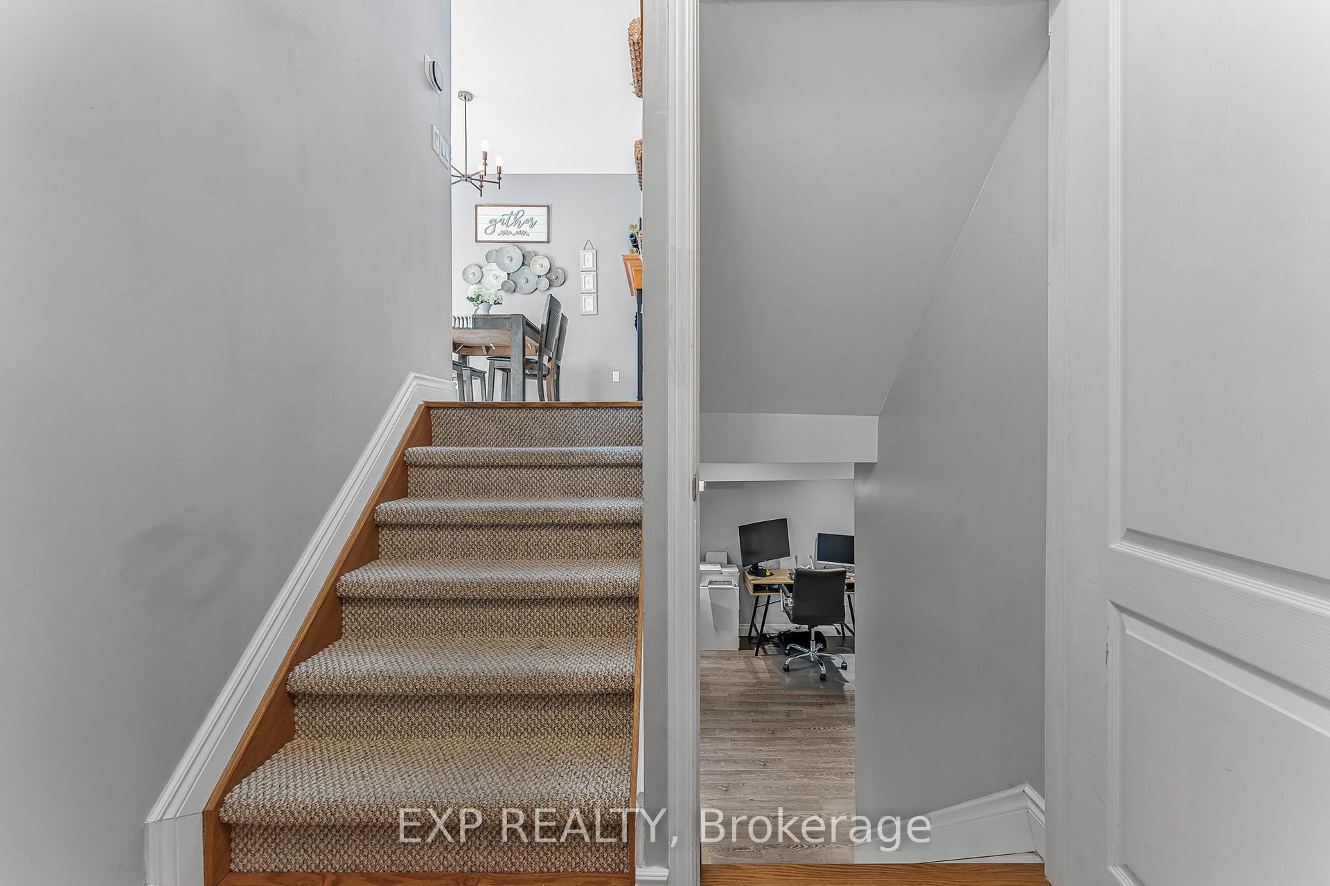Photo 24 of 117 Glenmeadow Crescent, Hamilton, Winona Park — HOMEH