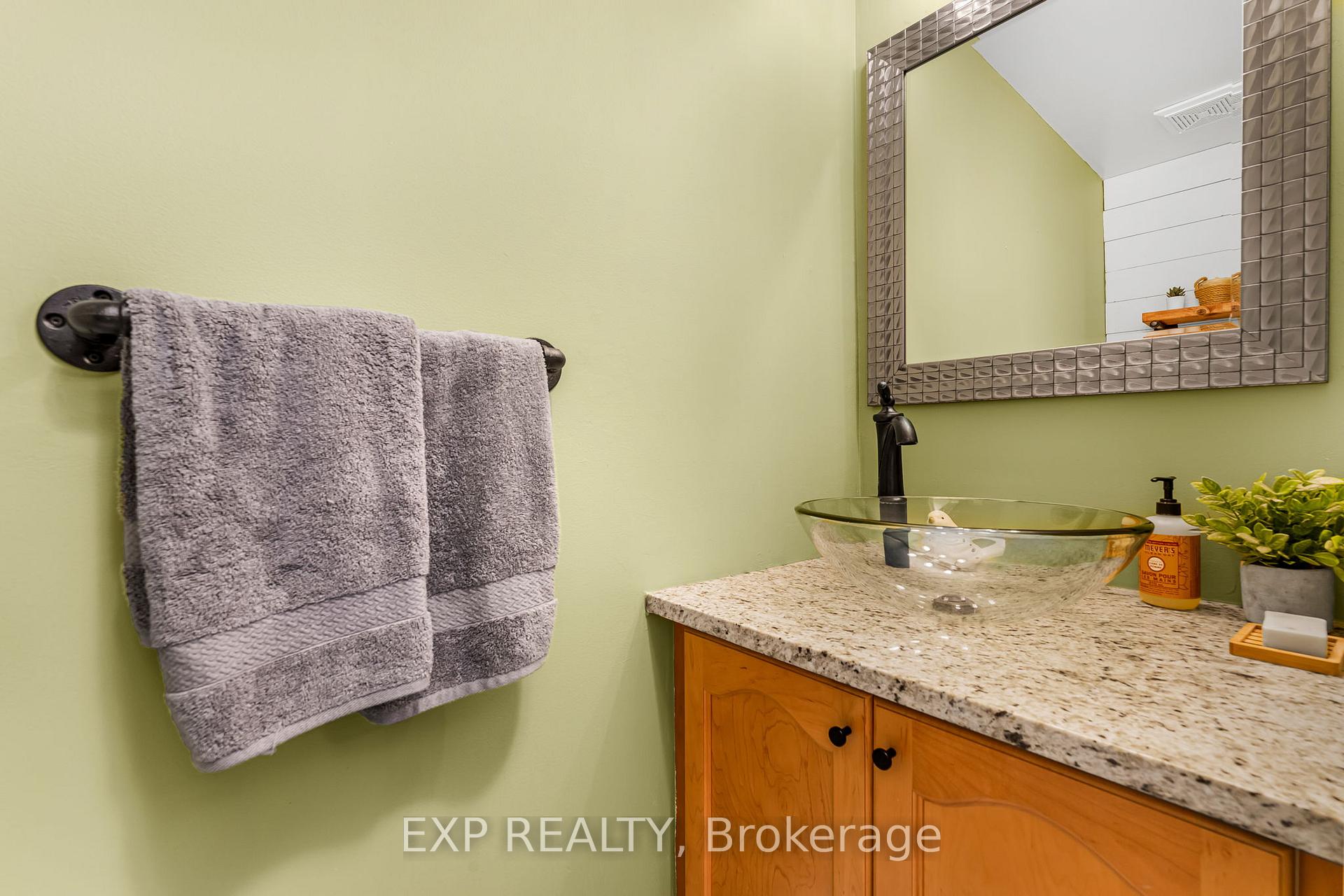 Photo 25 of 117 Glenmeadow Crescent, Hamilton, Winona Park — HOMEH